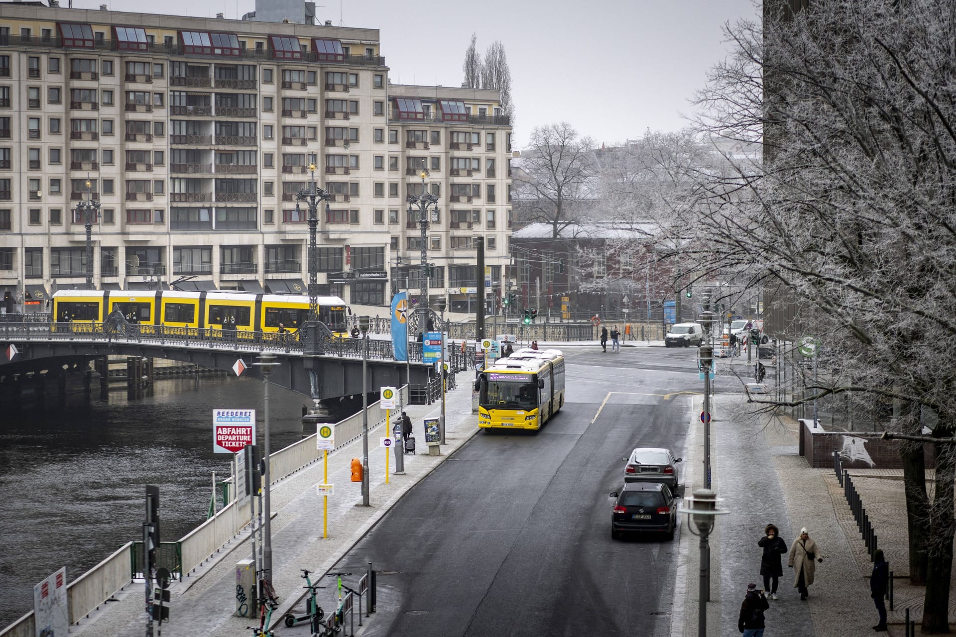 Frost in Berlin (Archivbild): Zur Wochenmitte wird es in der Hauptstadt wärmer.