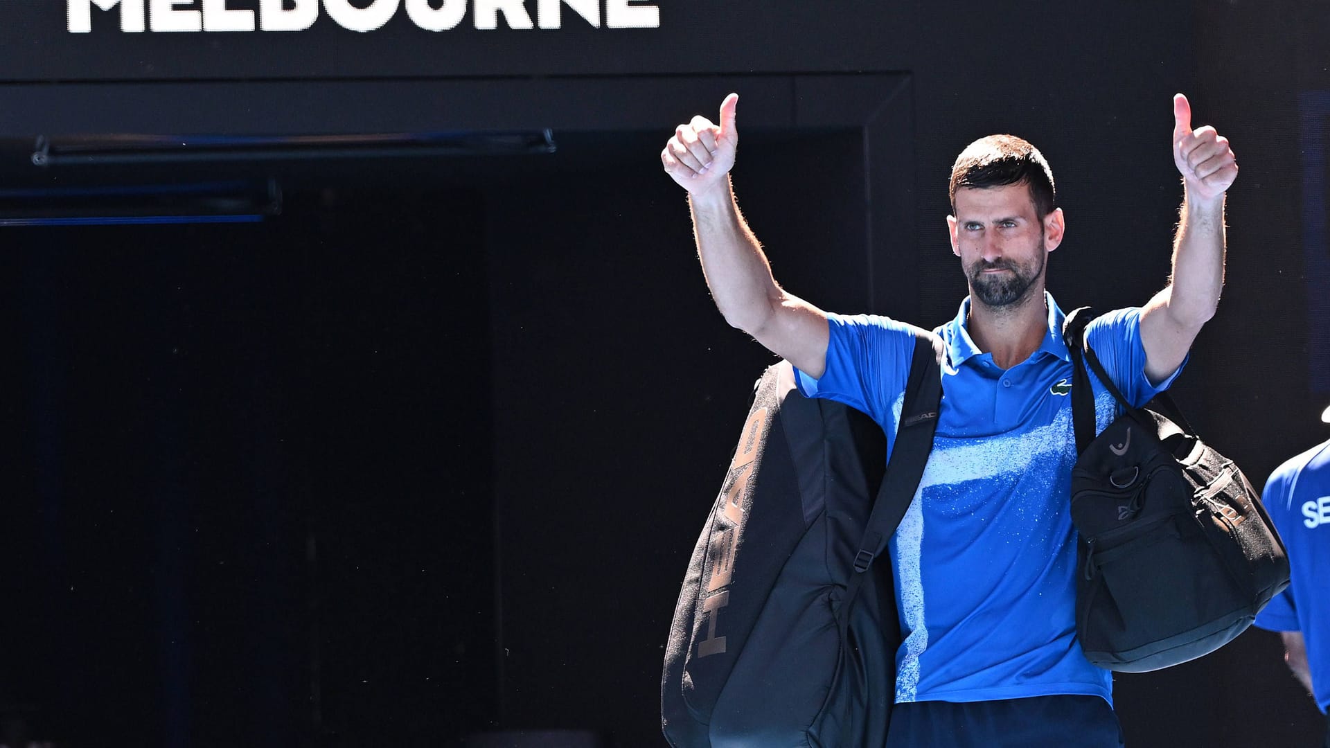 Novak Djokovic musste im Halbfinale aufgeben. Die Zuschauer auf dem Centre Court waren nicht begeistert.