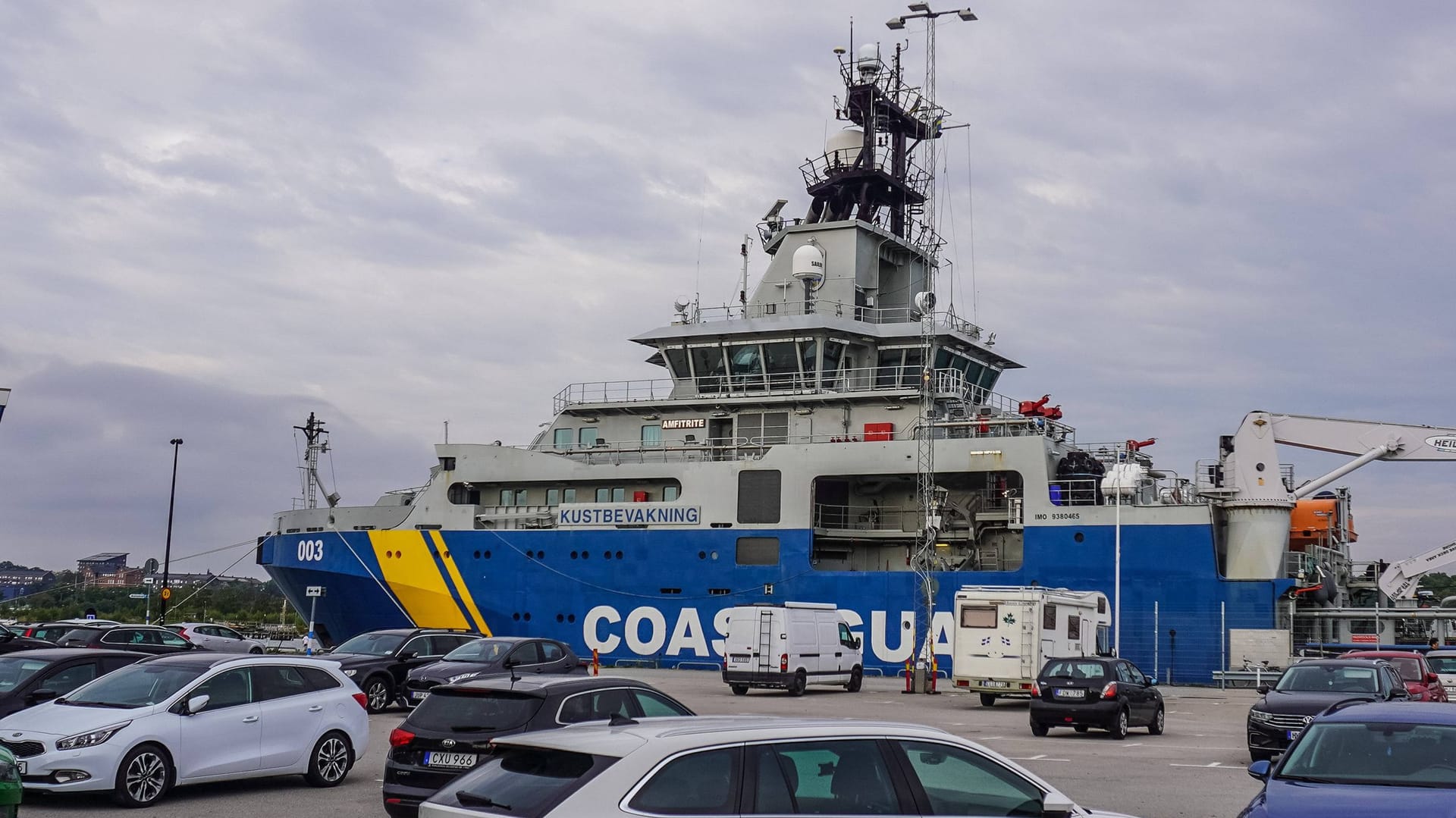 Ein Schiff der schwedischen Küstenwache im Hafen von Karlskrona (Archivbild): Schweden hat ein Schiff mit dem Verdacht auf Sabotage beschlagnahmt.