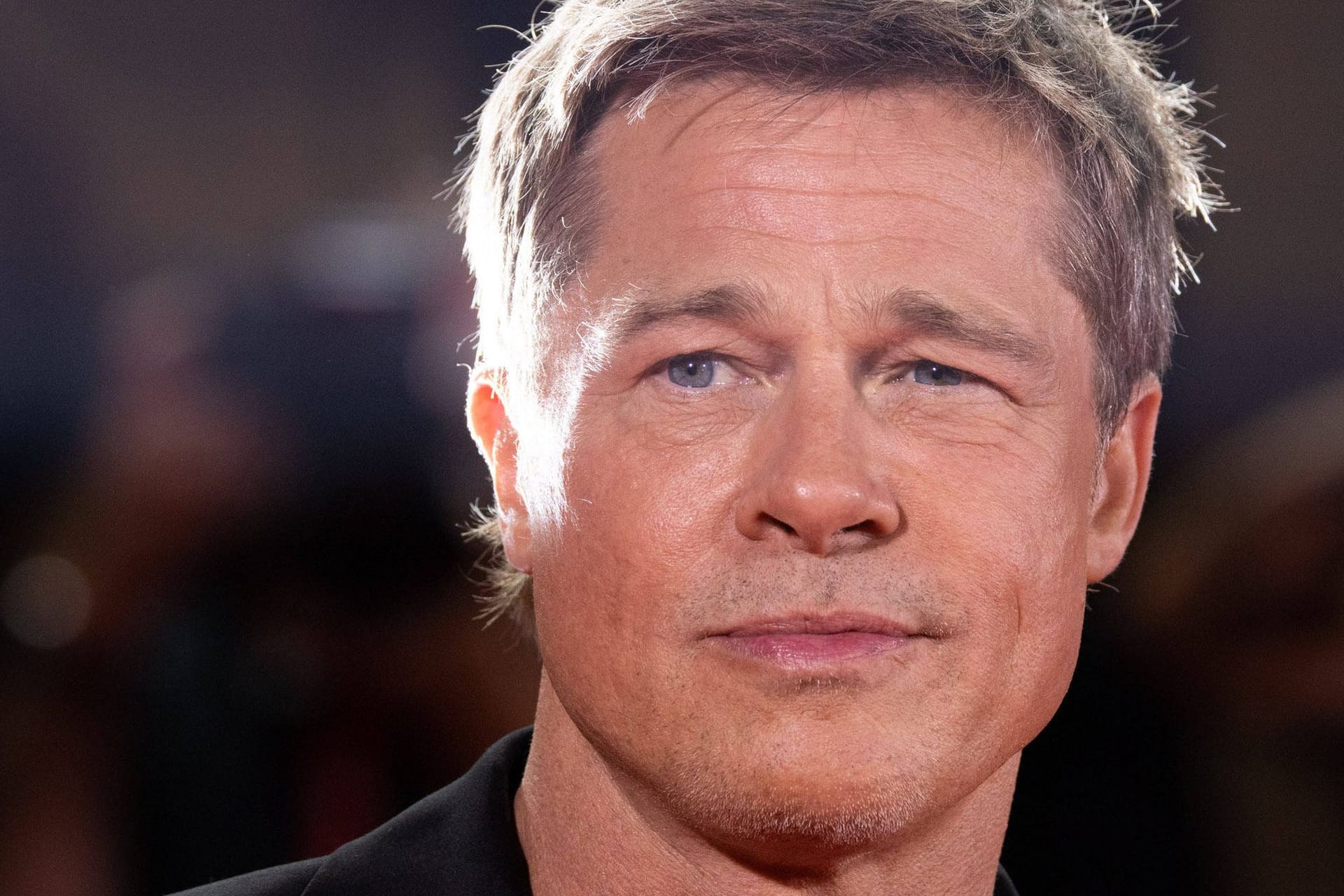 Betrüger nutzen den Namen von Brad Pitt, um Frauen Geld aus der Tasche zu ziehen