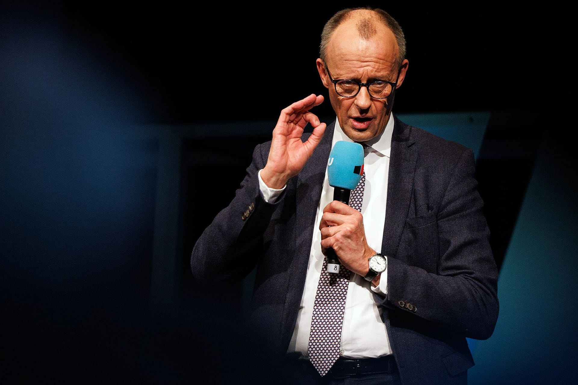 Friedrich Merz macht Wahlkampf in Neuhof