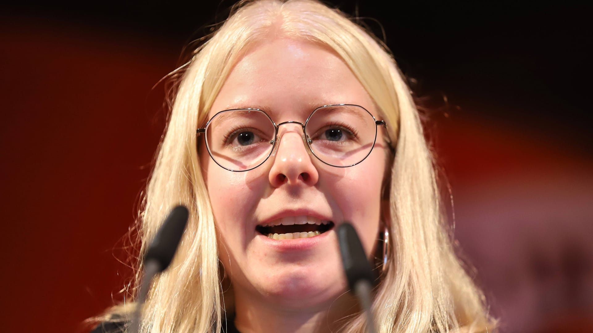 Jette Nietzard: Die Grüne-Jugend-Vorsitzende musste sich für einen Silvester-Post entschuldigen. Jette Nietzard: Die Grüne-Jugend-Vorsitzende musste sich für einen Silvester-Post entschuldigen.