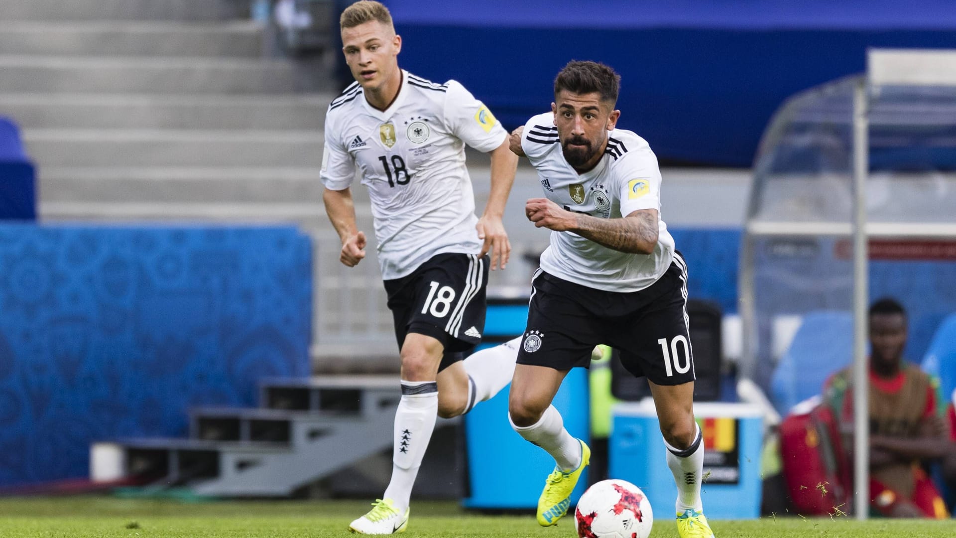 Kerem Demirbay (r.) neben Joshua Kimmich beim Confed Cup 2017.