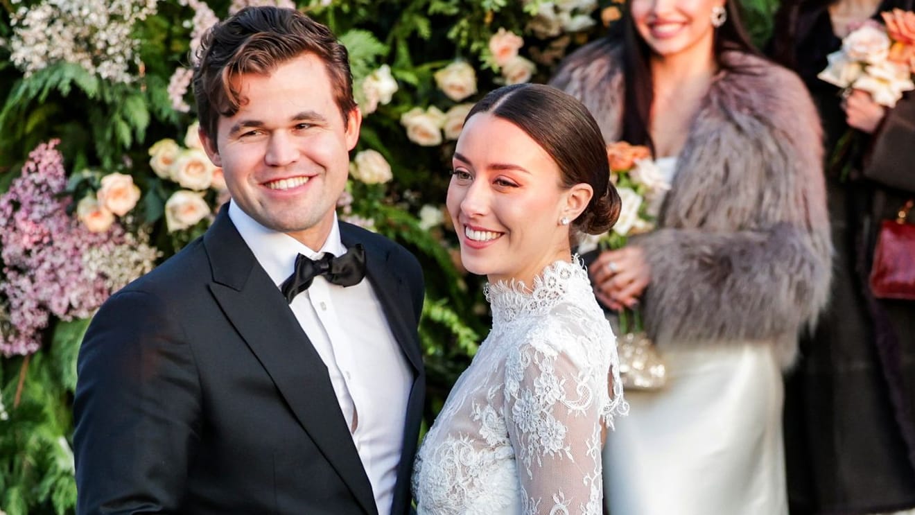 Magnus Carlsen (l.) und Ella Victoria Malone: Sie haben in der Holmenkollen-Kapelle geheiratet.