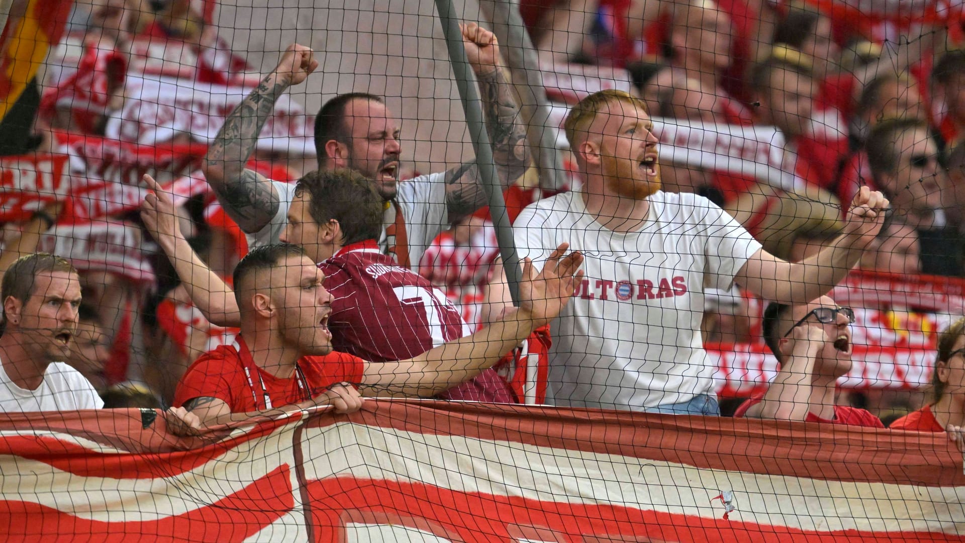 Fans in der Allianz Arena: Ein Bündnis ist fassungslos.