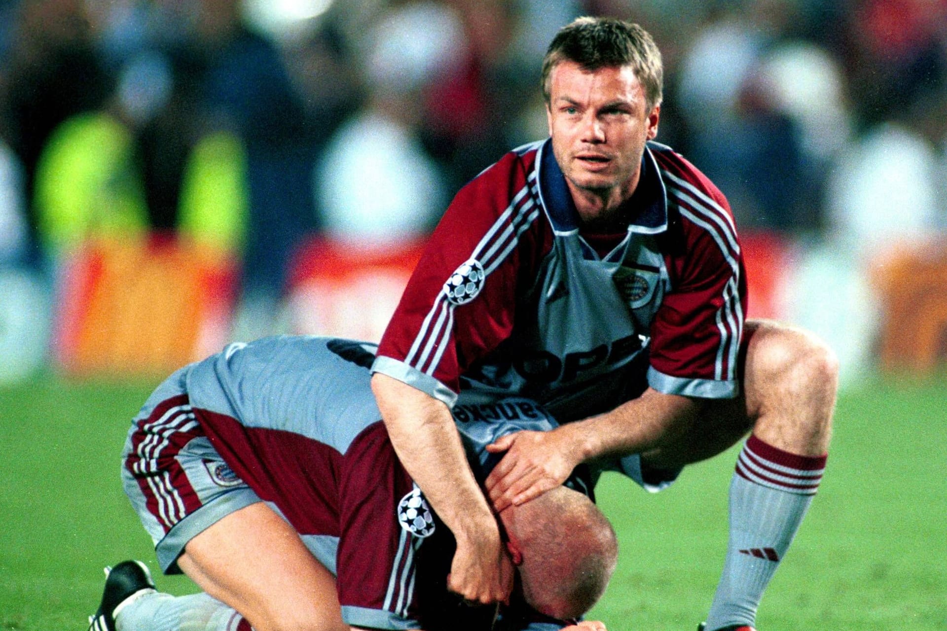 Thomas Helmer (r.) und Carsten Jancker: Die Bayern verloren 1999 dramatisch.