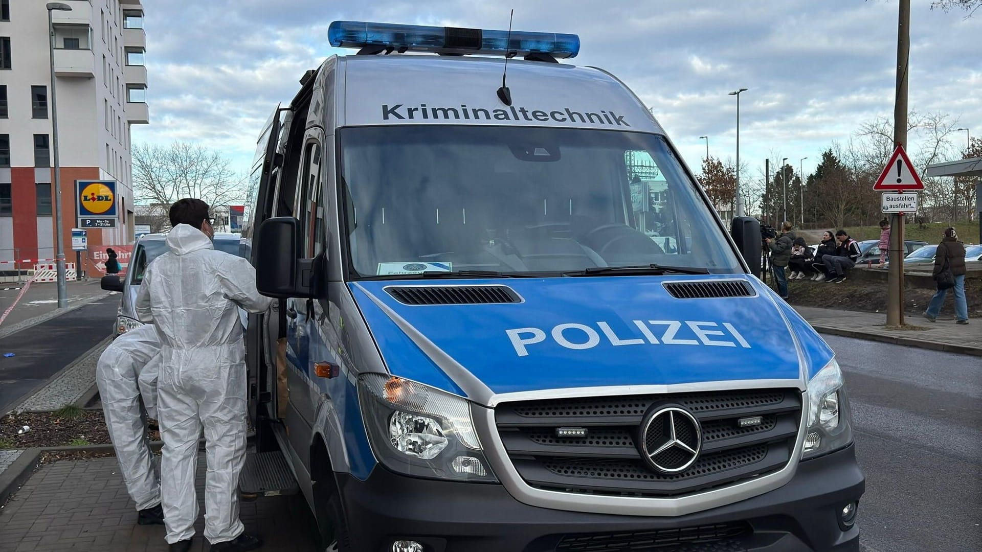 Wa_13_Toetungsdelikt_Marzahner_Chaussee.jpg Wa_13_Toetungsdelikt_Marzahner_Chaussee.jpg