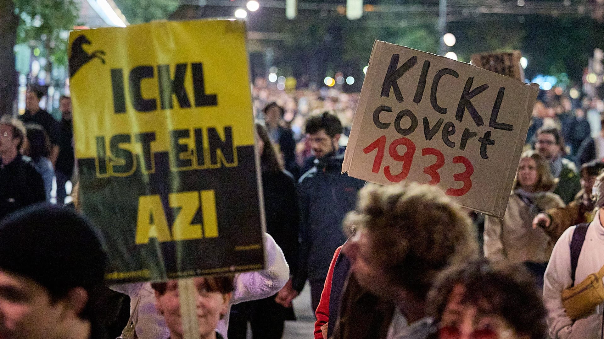 Schon im Oktober demonstrierten Tausende Österreicher in Wien gegen die rechtsradikale FPÖ.