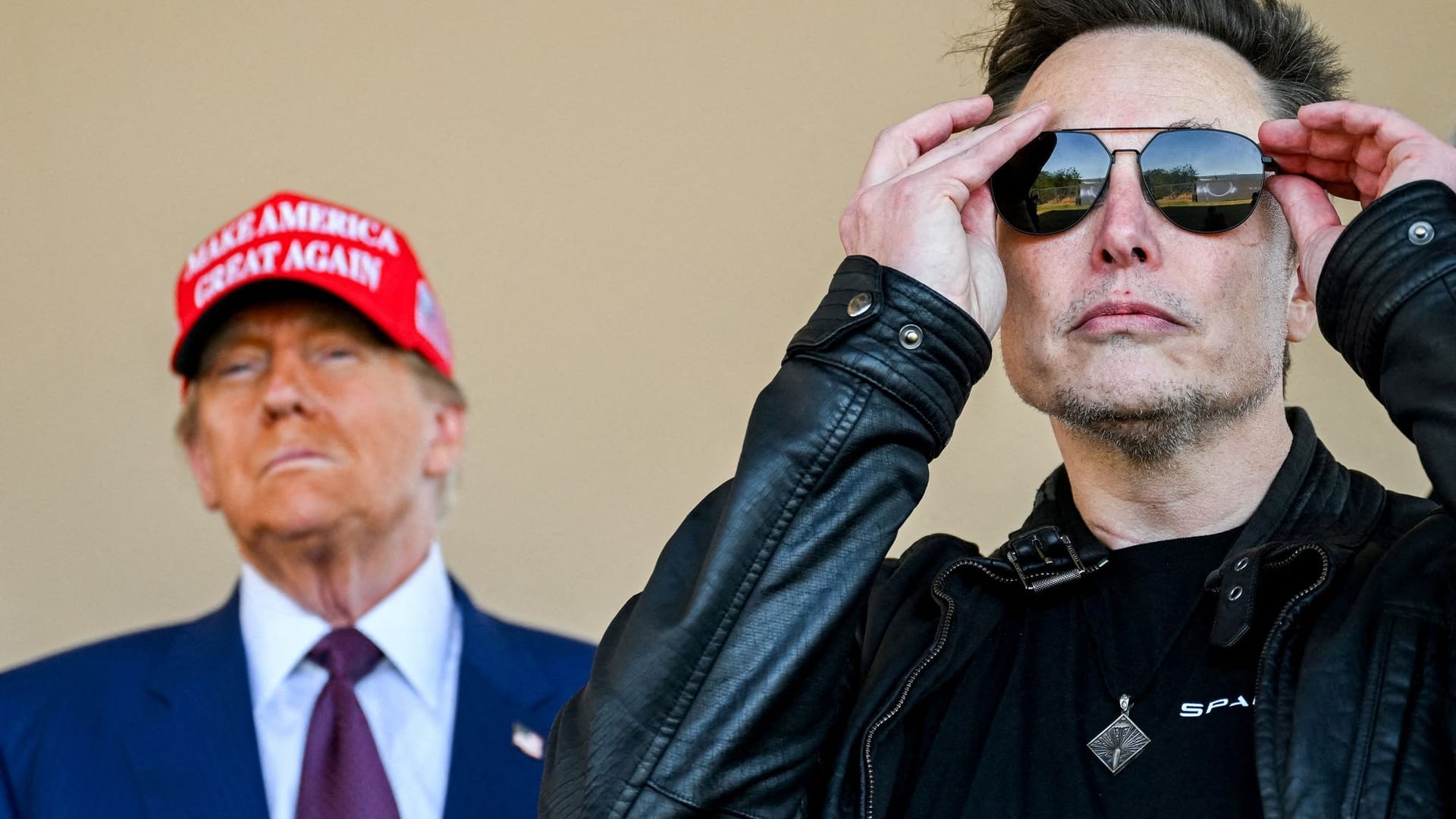 Donald Trump (l) und Elon Musk: Wer von den beiden hat wirklich das Sagen?