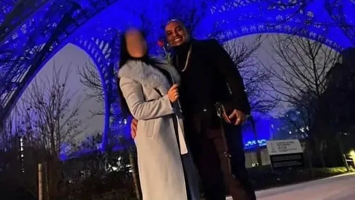 Drogenboss Grijalba und seine Ehefrau unter dem Eiffelturm in Paris. (Archivbild)