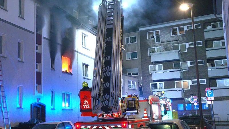 Feuerwehr im Einsatz: Die Brandursache ist noch unklar.