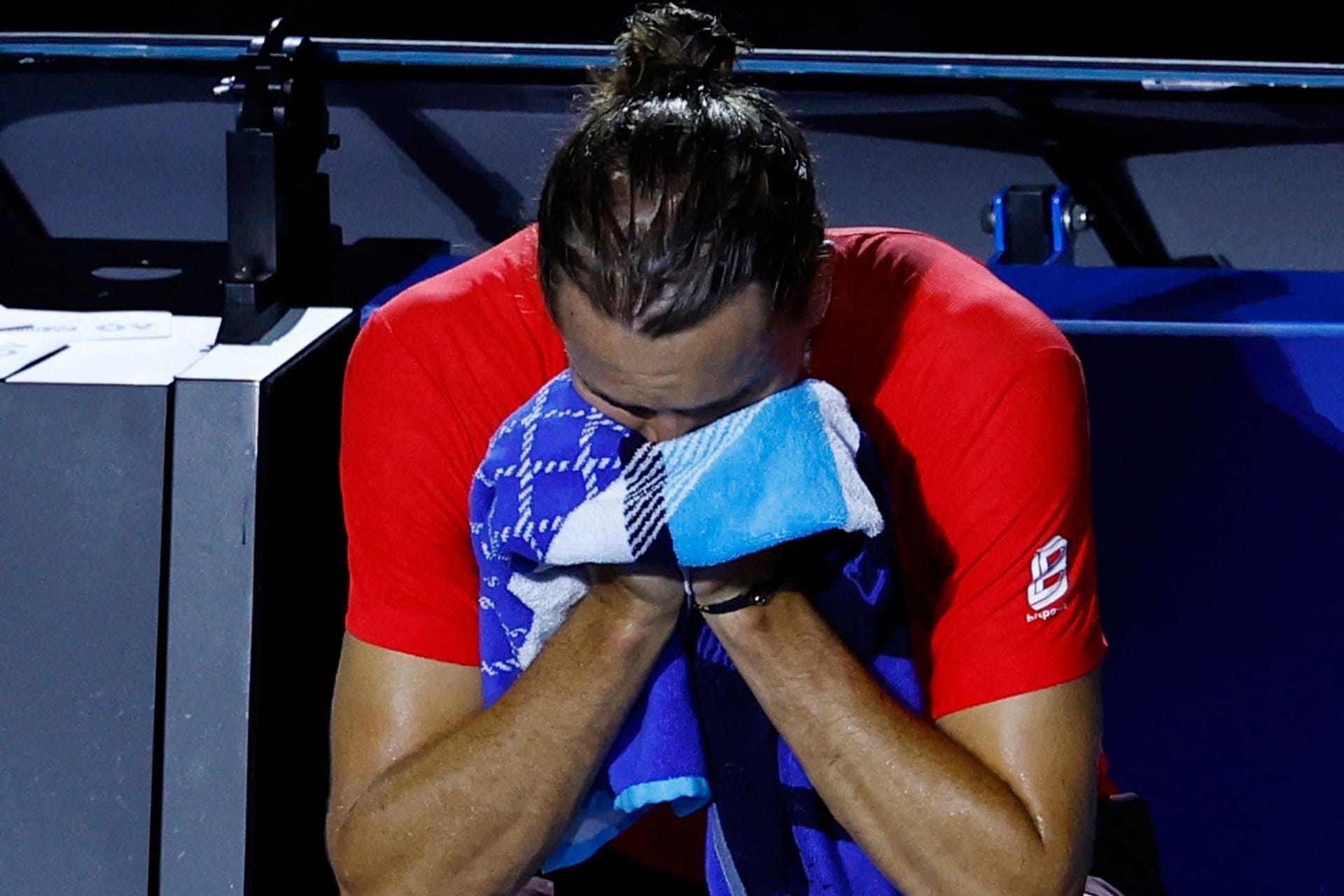 Niedergeschlagen: Alexander Zverev nach dem Finale der Australian Open gegen Jannik Sinner.