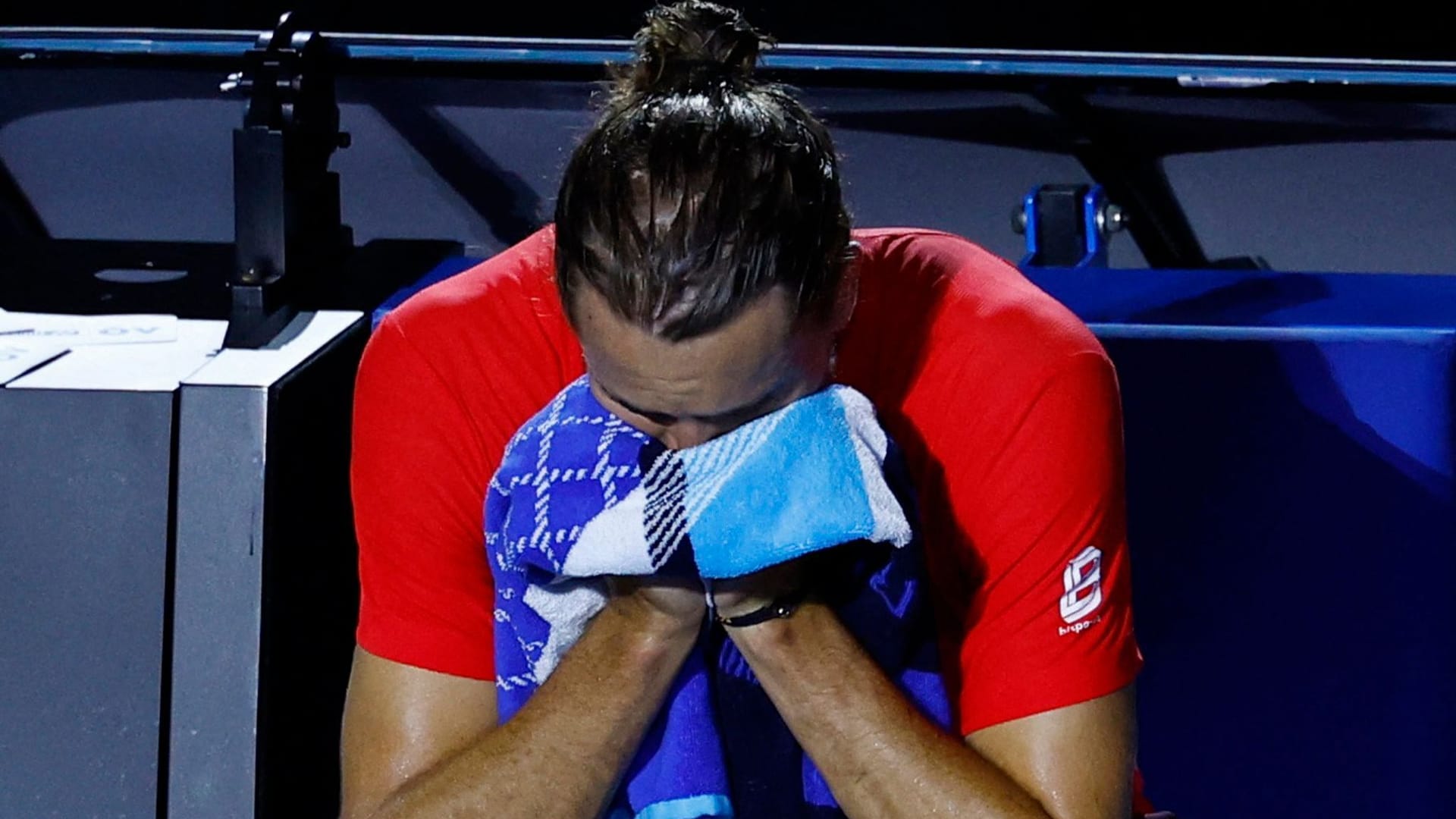 Niedergeschlagen: Alexander Zverev nach dem Finale der Australian Open gegen Jannik Sinner.