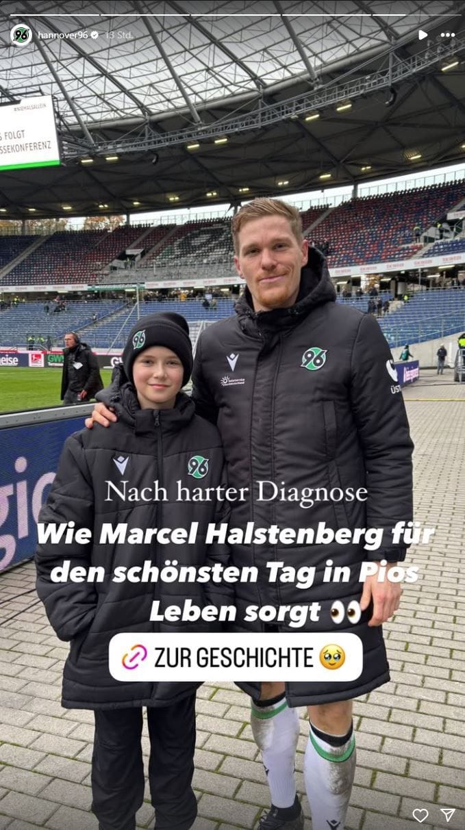 Der 14-jährige Pio mit Fußballer Marcel Halstenberg.