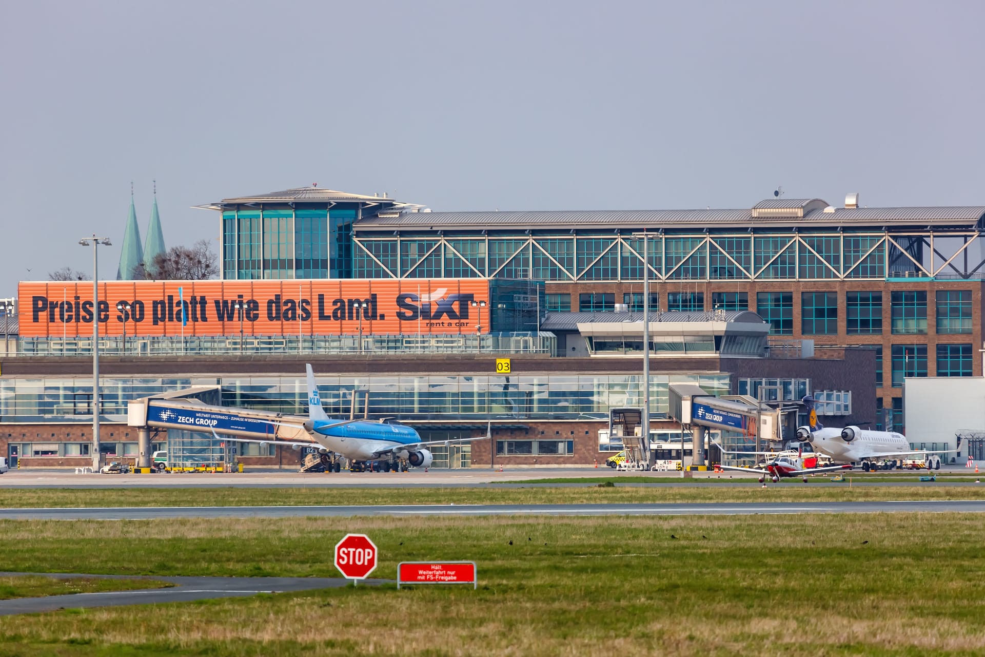 Airport Bremen: Die Kinder sind nun beim Notdienst in Obhut.