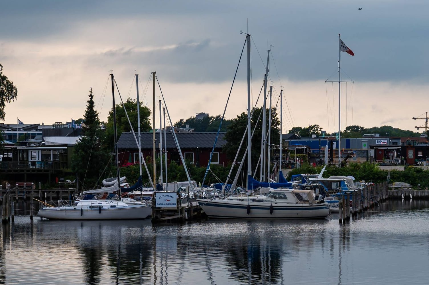 Hafen in der Nähe von Kopenhagen: Über einer dänischen Kleinstadt sind mehrere verdächtige Drohnen gesichtet worden.