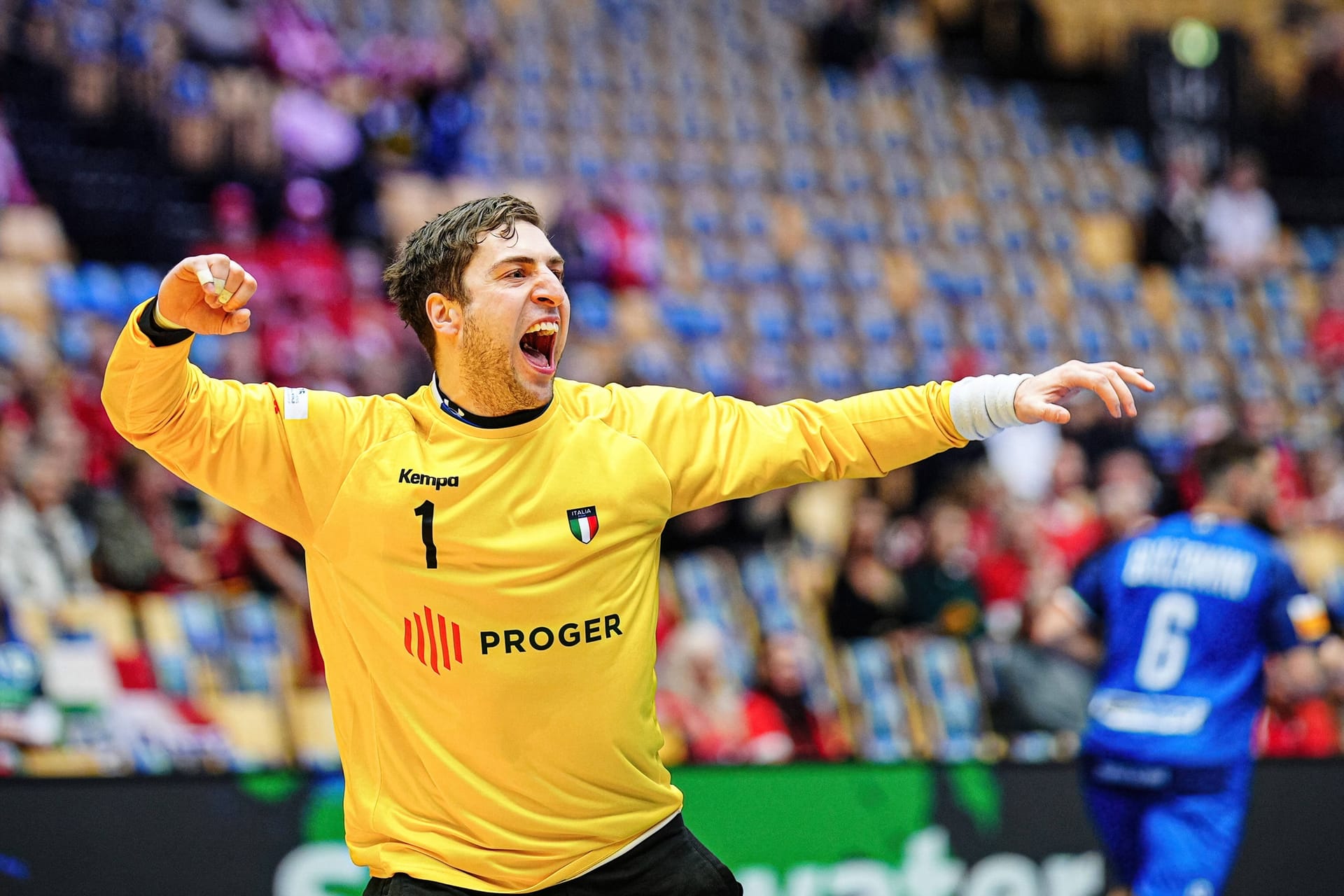 Domenico Ebner: Der Bundesliga-Keeper und seine italienische Nationalmannschaft spielen bei der WM groß auf.