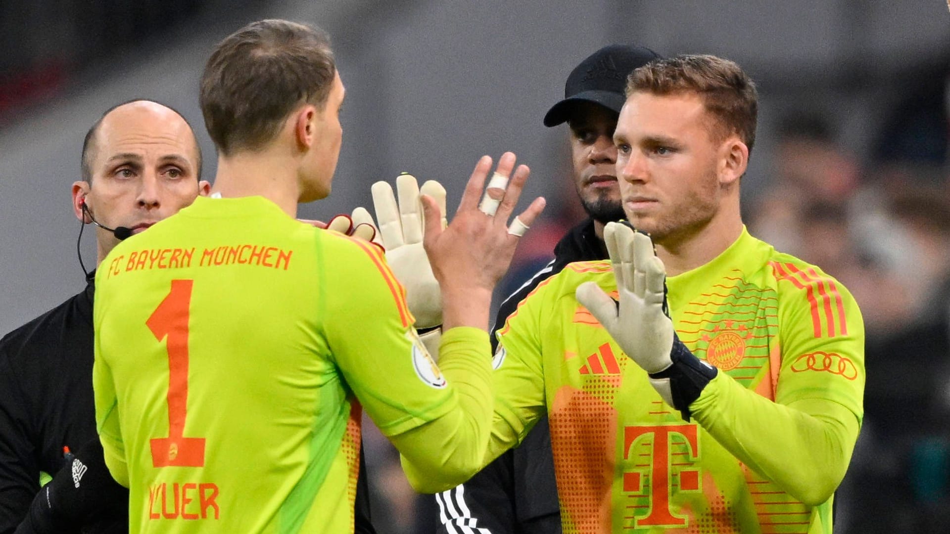 Manuel Neuer und Daniel Peretz (r.): Der Israeli hatte den Deutschen zuletzt im Tor vertreten.