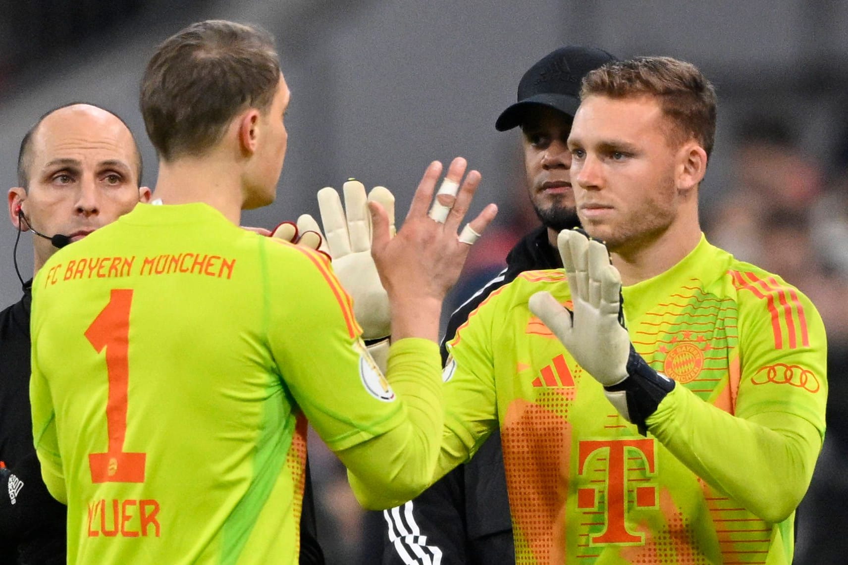 Manuel Neuer und Daniel Peretz (r.): Der Israeli hatte den Deutschen zuletzt im Tor vertreten.