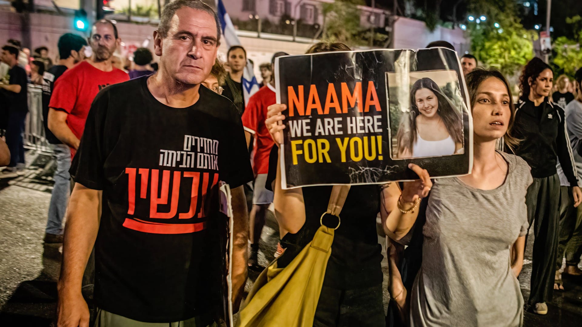 Demonstranten in Tel Aviv mit einem Bild der Geisel Naama Levy: Die Hamas hatte die israelische Soldatin am 7. Oktober 2023 nach Gaza verschleppt.