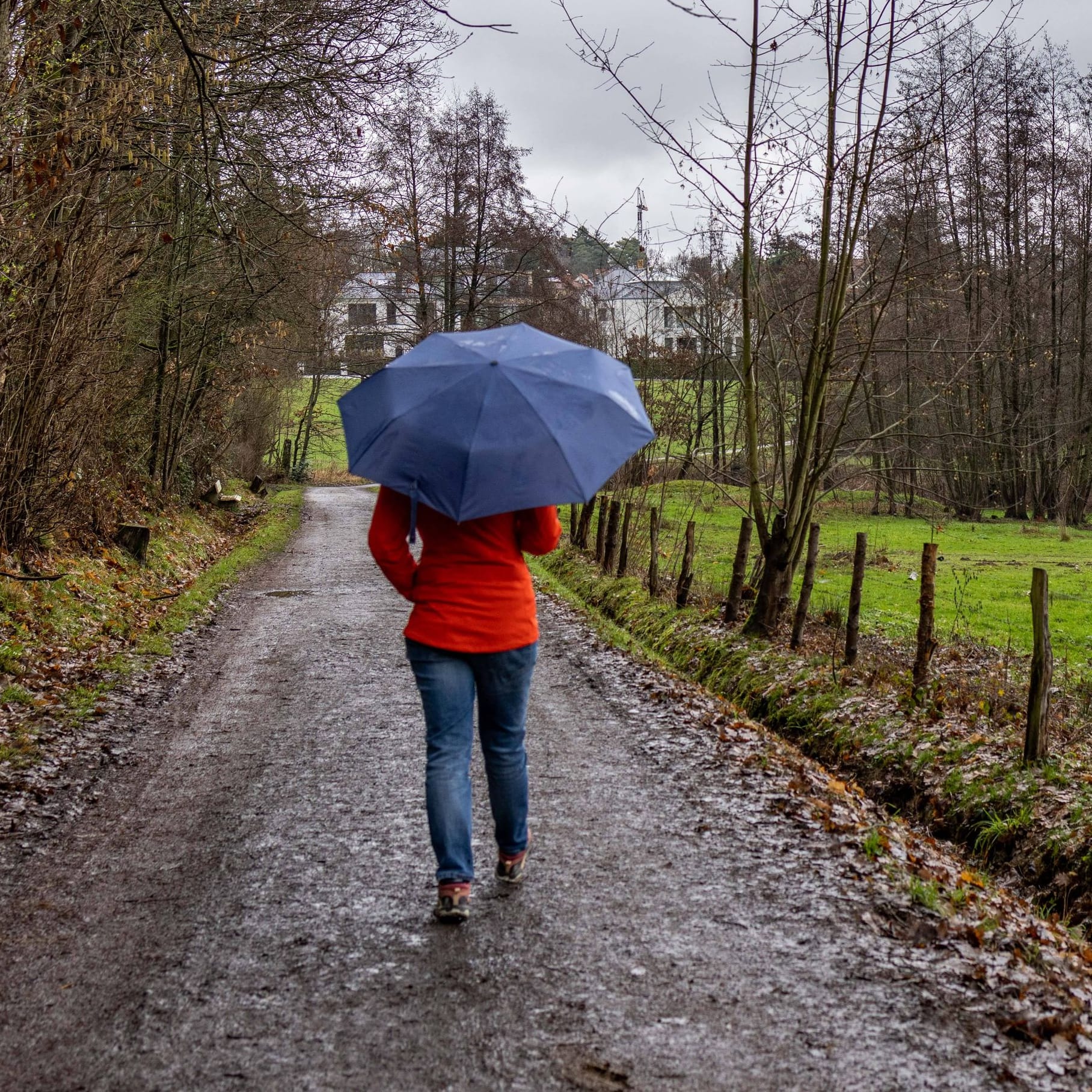 Abschied vom Winterwetter (Archivbild): Es wird deutlich milder, gleichzeitig zieht Regen auf.