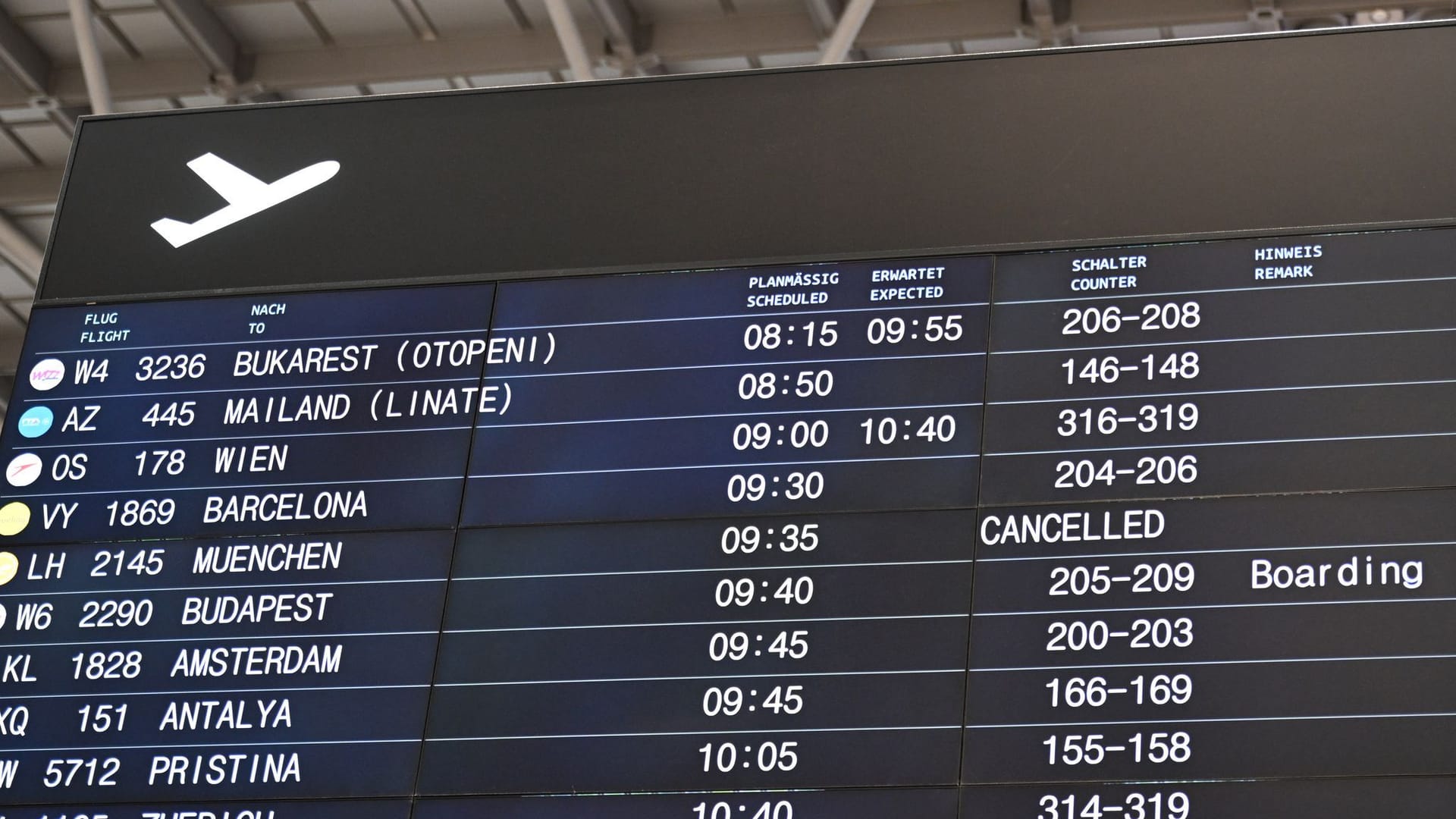 Winterwetter - Verspätungen am Flughafen Stuttgart