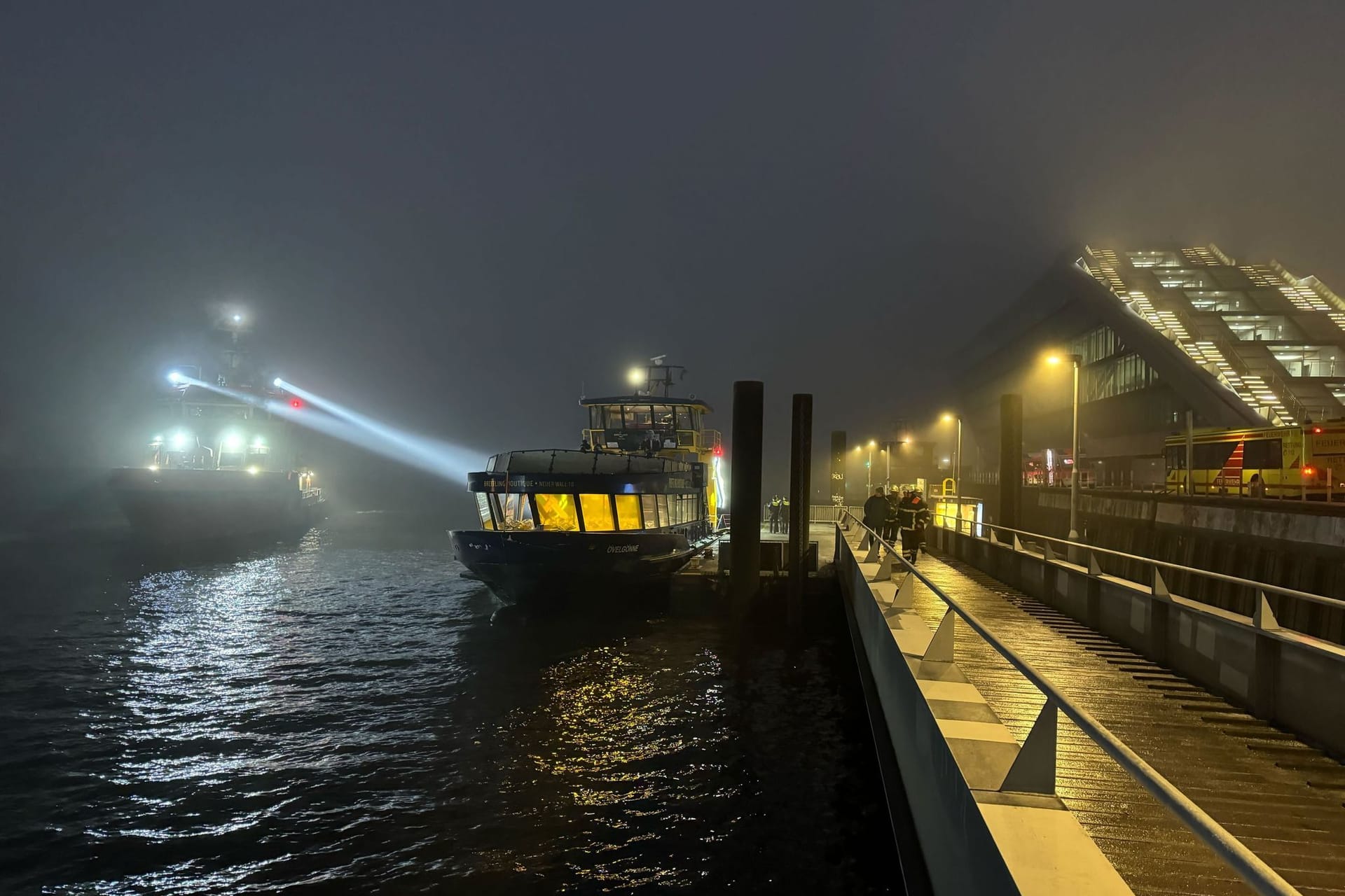 Verletzte nach Schiffsunfall auf Elbe