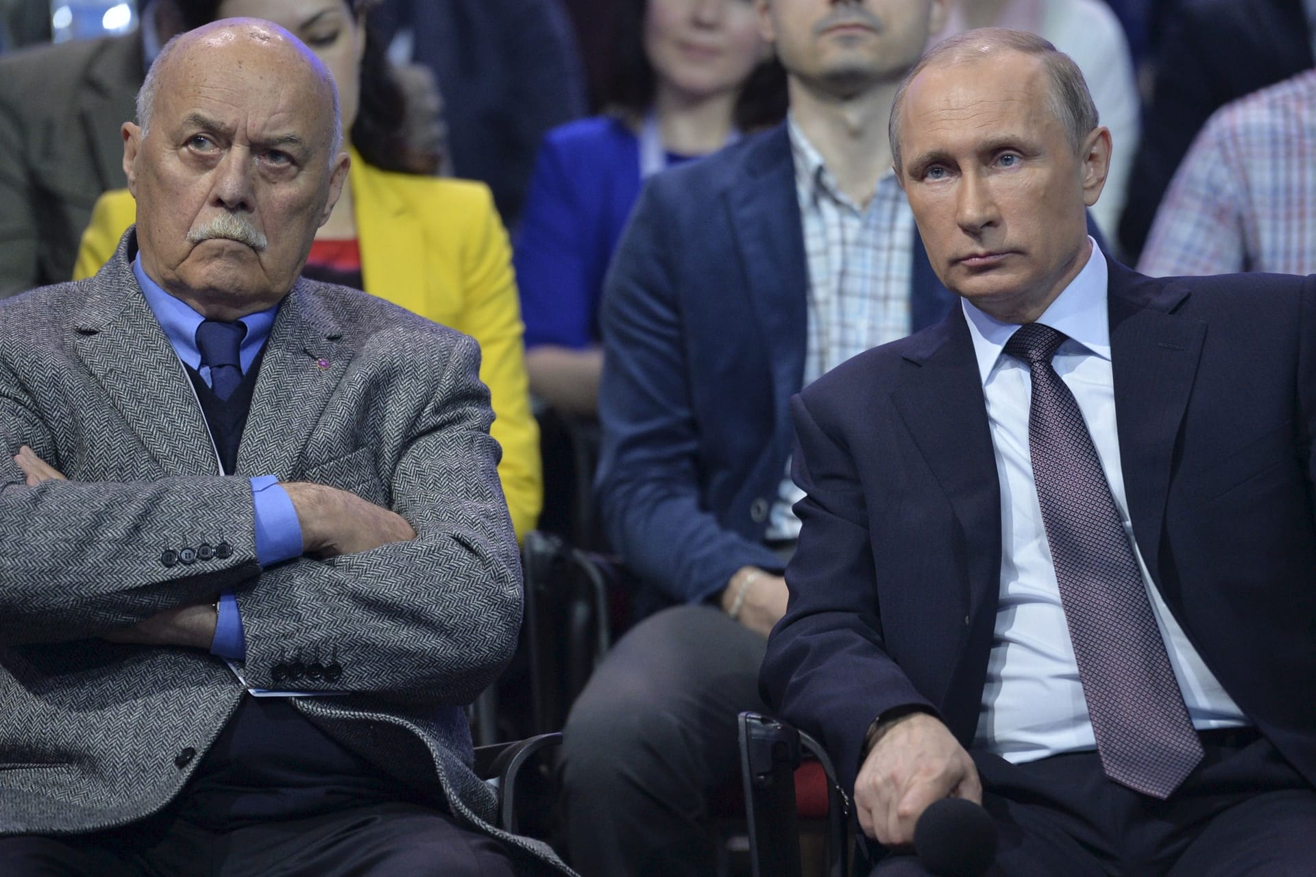 Russlands Machthaber mit dem Regisseur Stanislaw Govoruchin (l) bei einer Filmvorfühurng im Jahr 2015.