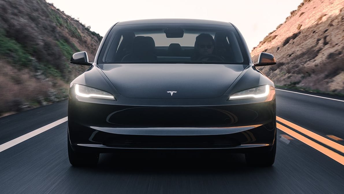 Tesla Model 3: Touchflächen am Lenkrad machen wichtige Funktionen schwierig bedienbar.