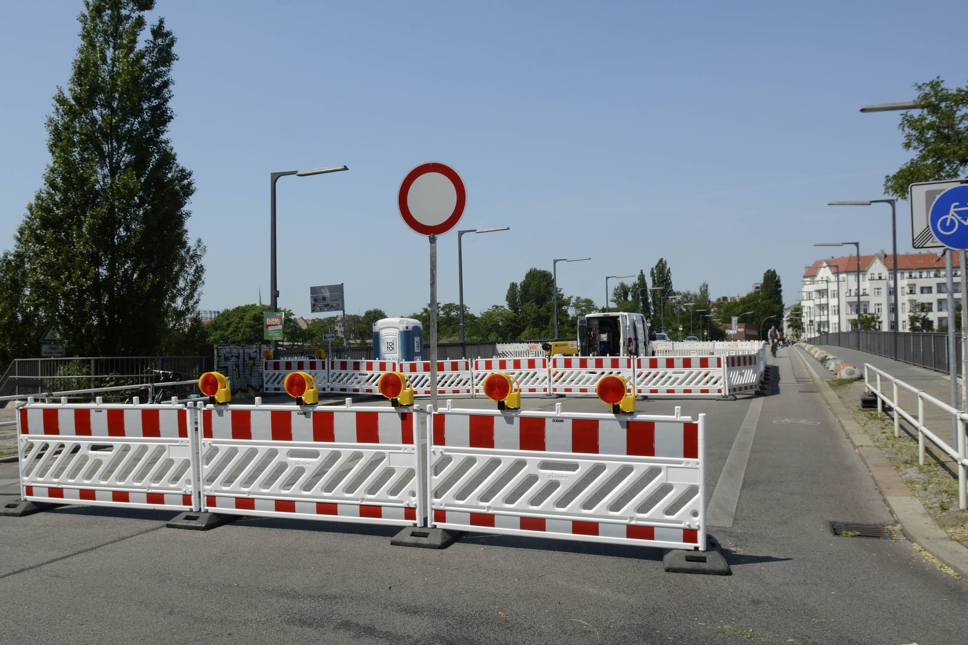 Eine Brücke in Berlin (Archivbild): In der Hauptstadt sind Dutzende Brücken marode und unter Beobachtung.