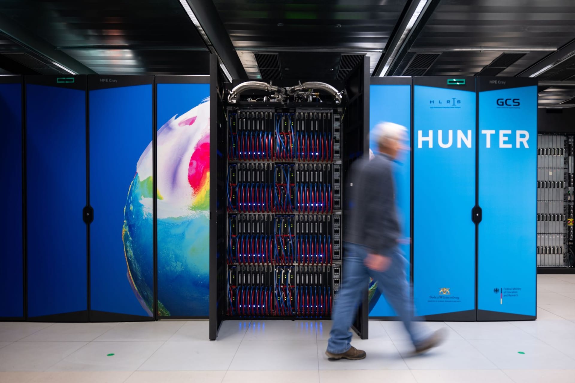 Neuer Supercomputer "Hunter" für KI und Simulationen