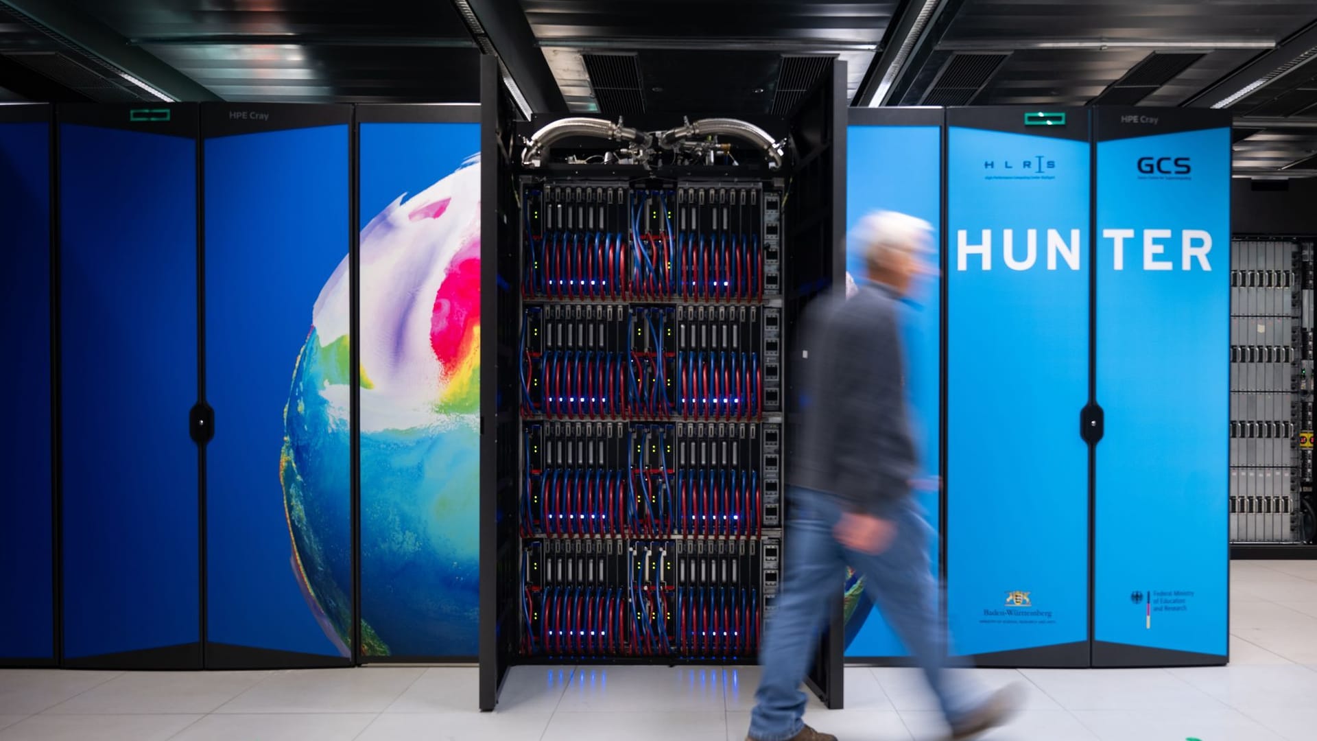 Neuer Supercomputer "Hunter" für KI und Simulationen