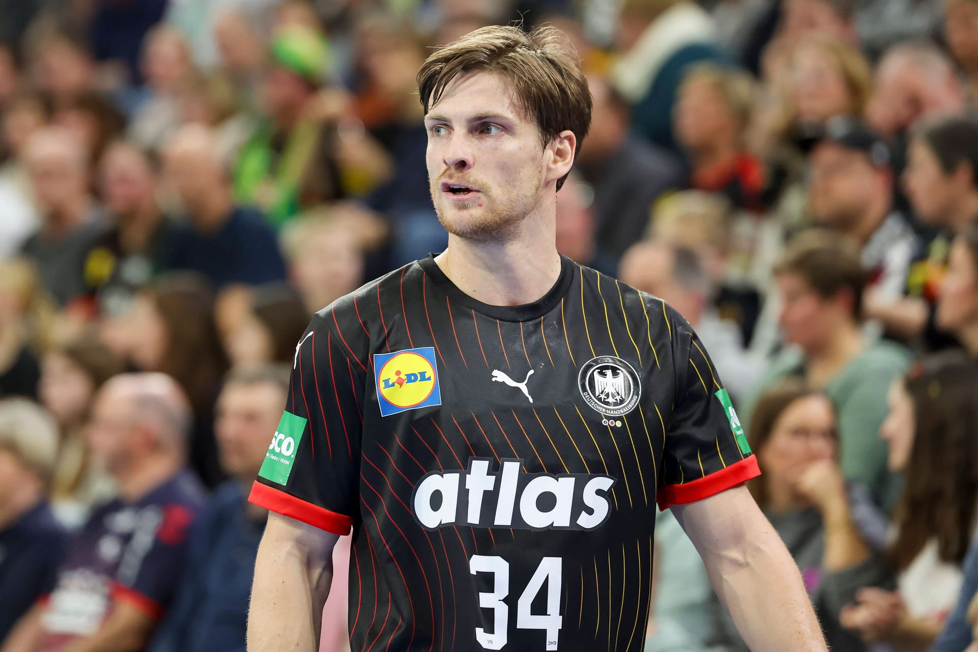 Rune Dahmke (Linksaußen, THW Kiel): Dahmke war ebenfalls Teil des deutschen Kaders, der 2016 den Titel bei der EM holte. Mit Kiel gewann er bereits viermal die deutsche Meisterschaft, dreimal den DHB-Pokal und einmal die Champions League. Handball ist für Dahmke Familiensache: Sein Vater Frank war von 1981 bis 1991 ebenfalls für den THW Kiel aktiv und von 2014 bis 2019 Mitglied im Aufsichtsrat. Verheiratet ist Dahmke mit der ehemaligen norwegischen Handball-Spielerin Stine Bredal Oftedal.