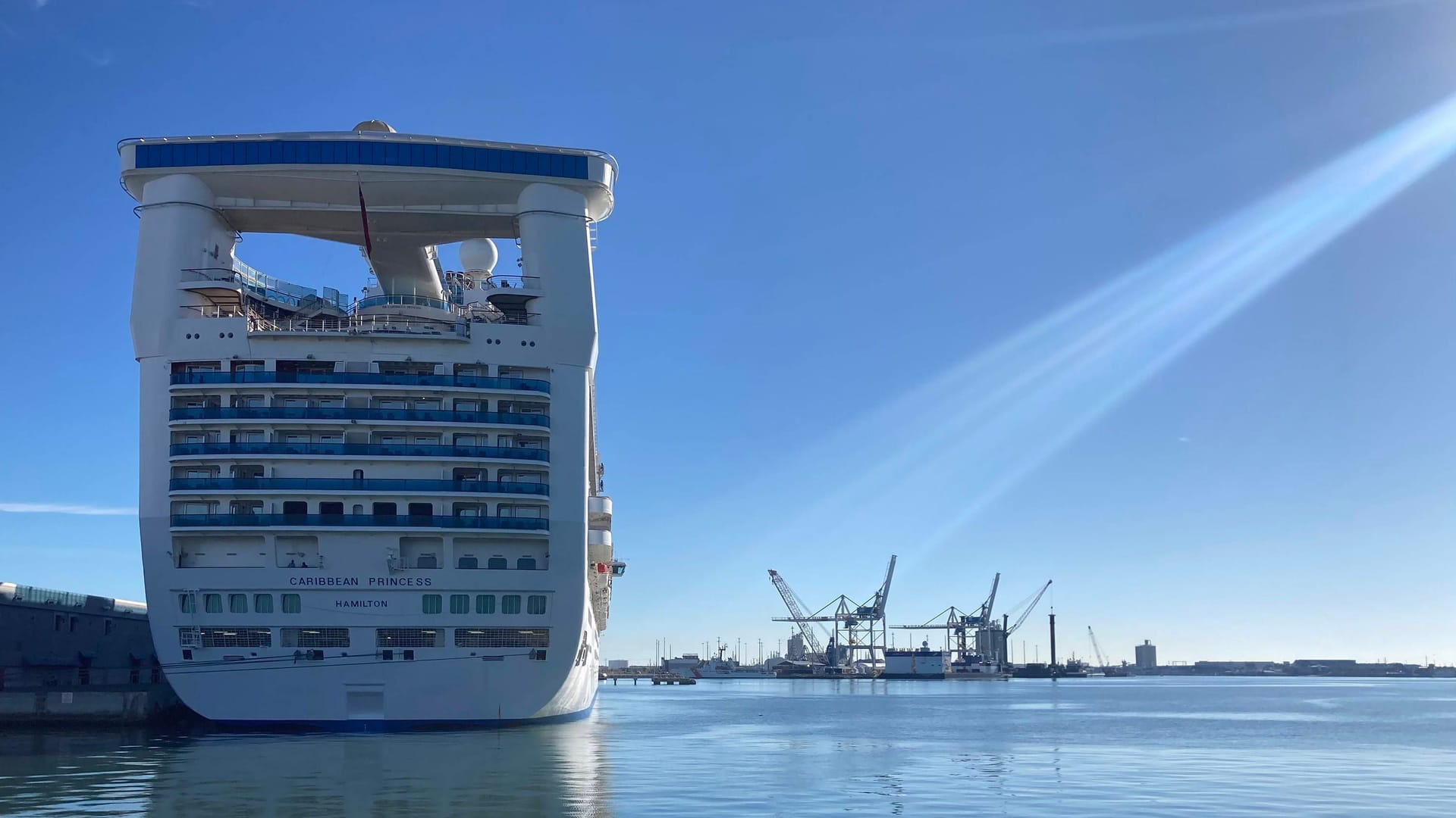 Große Fahrt: Ein Kreuzfahrtschiff der Princess Cruises dockt in Port Canaveral im US-Bundesstaat Florida (Symbolbild).