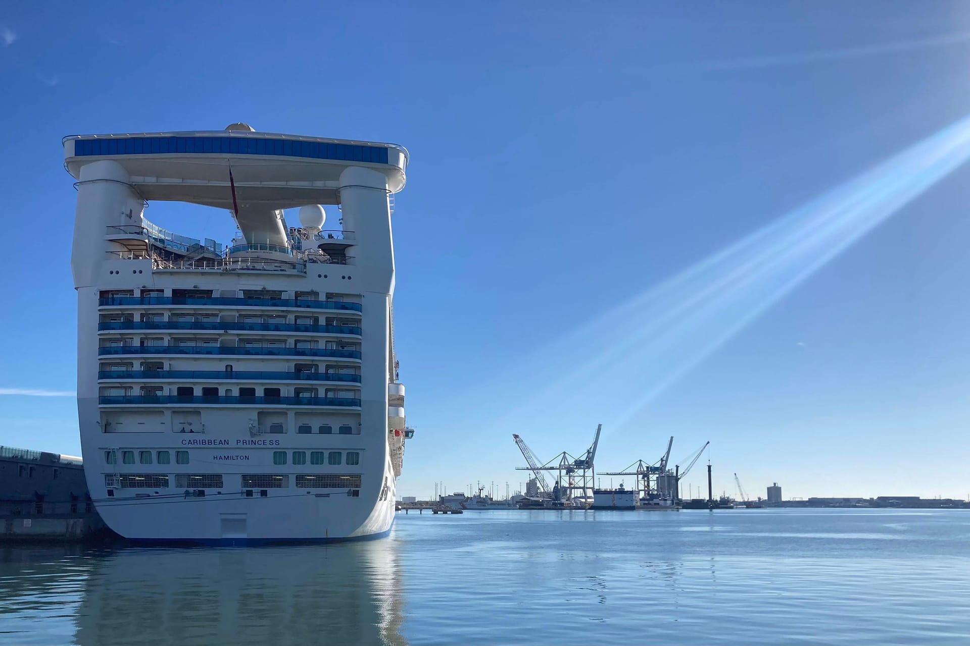 Große Fahrt: Ein Kreuzfahrtschiff der Princess Cruises dockt in Port Canaveral im US-Bundesstaat Florida (Symbolbild).