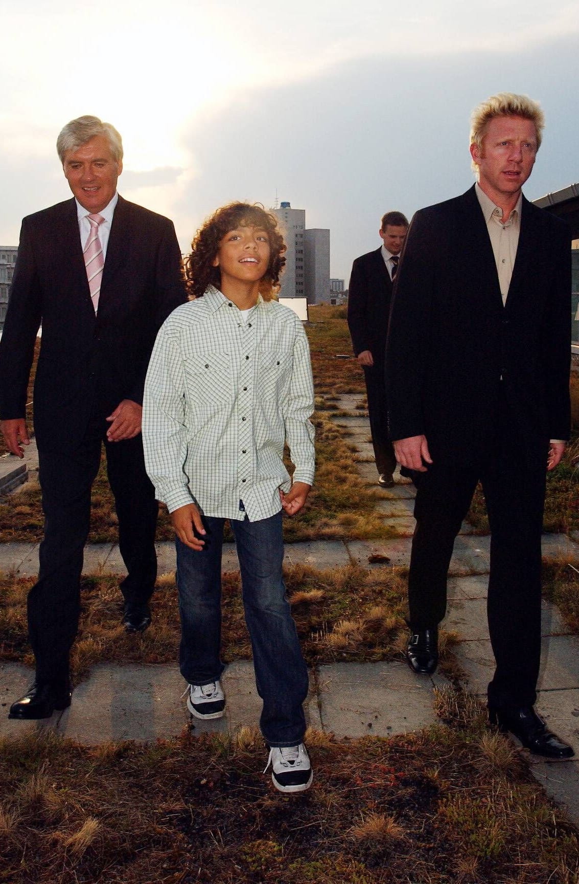 Juli 2005: Boris Becker nimmt seinen Sohn Noah zu einer Charity-Veranstaltung von Mercedes-Benz in Berlin.