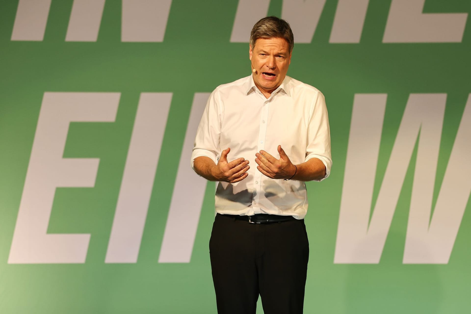 Robert Habeck, der Kanzlerkandidat der Grünen, in Nürnberg: Zu seinem Wahlkampftermin sind mehr als 1.000 Menschen gekommen.