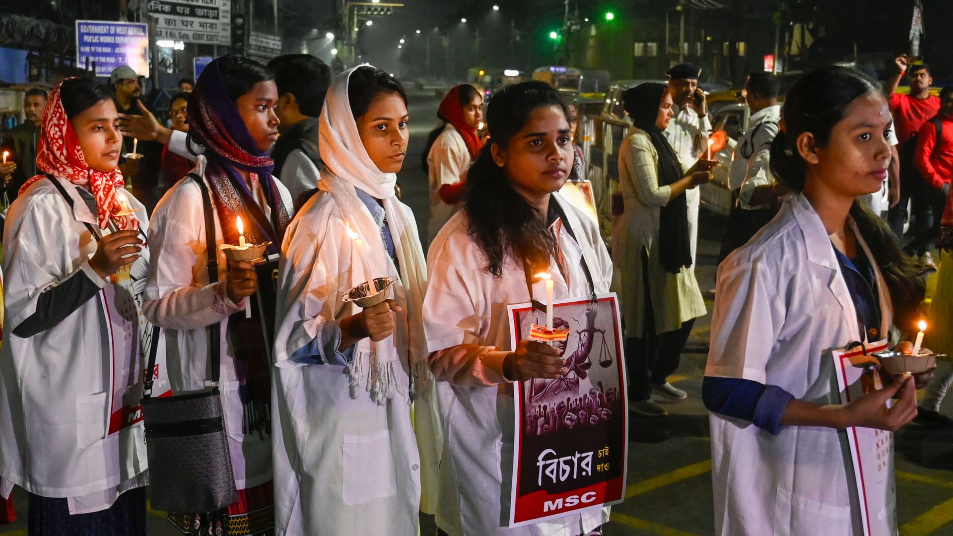 Proteste gegen langsame Ermittlungen im Vergewaltigungsfall einer Ärztin: Nach offiziellen Angaben wird in Indien jede Viertelstunde ein neuer Vergewaltigungsfall gemeldet.