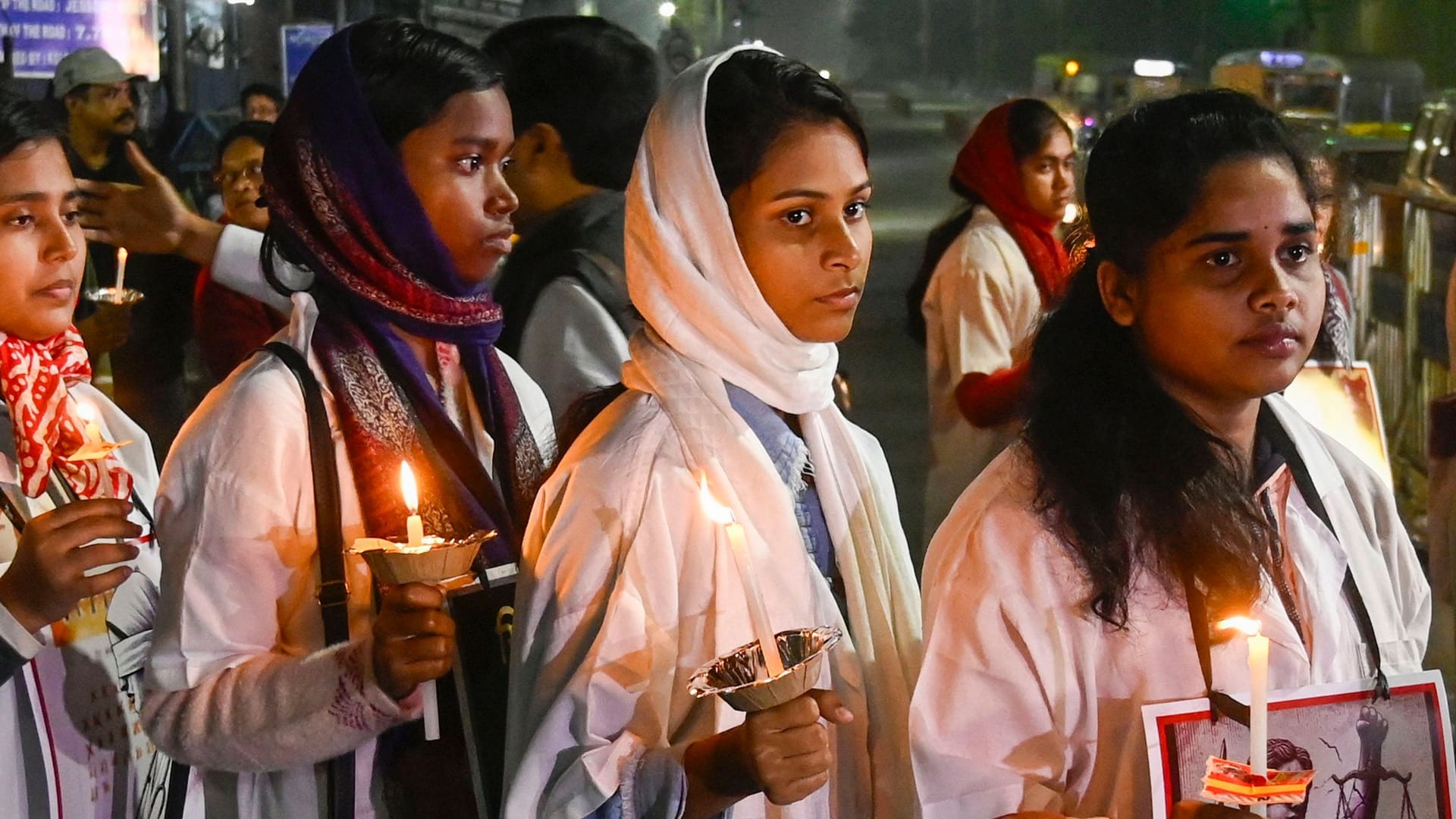 Proteste gegen langsame Ermittlungen im Vergewaltigungsfall einer Ärztin: Nach offiziellen Angaben wird in Indien jede Viertelstunde ein neuer Vergewaltigungsfall gemeldet.