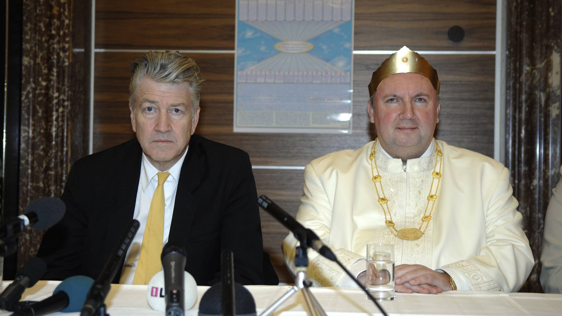 David Lynch (l.) und Emanuel Schiffgens bei einer gemeinsamen Pressekonferenz im Jahr 2007: Aussagen zu Hitler und zur angestrebten Unbesiegbarkeit Deutschlands sorgten für Empörung.