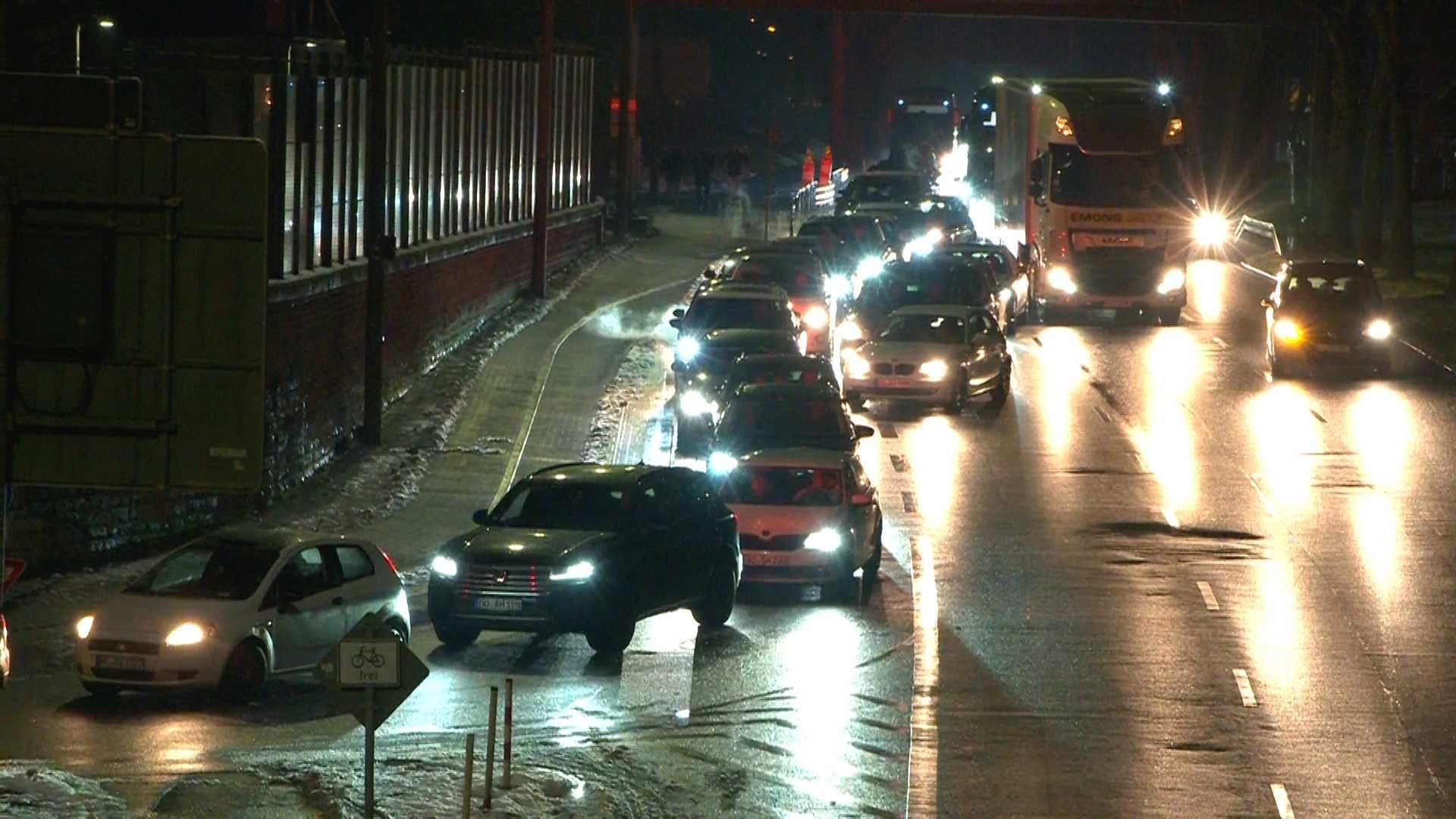 Lange Schlangen vor dem BVB-Spiel: Die Partie wurde 15 Minuten später angepfiffen.