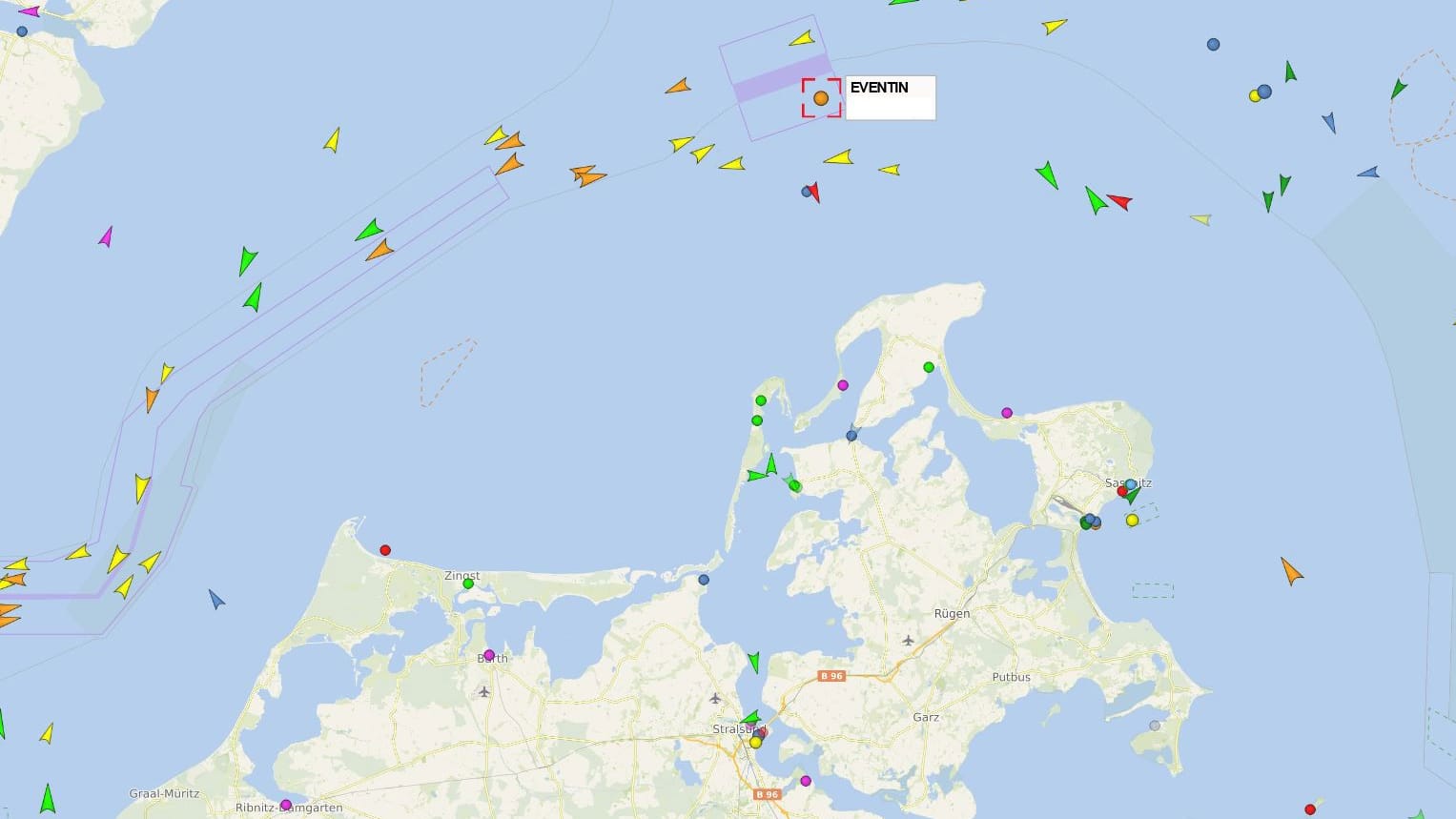 Position des Tankers "Eventin" vor Rügen: Das Schiff treibt manövrierunfähig in der Ostsee.