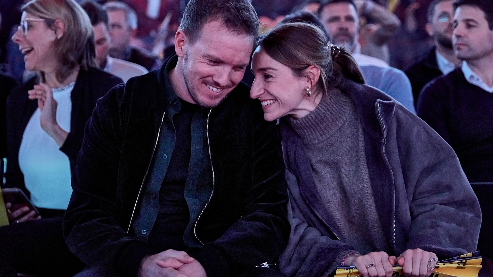 Nagelsmann und seine Freundin Lena Wurzenberger bei einem Basketballspiel im Dezember.