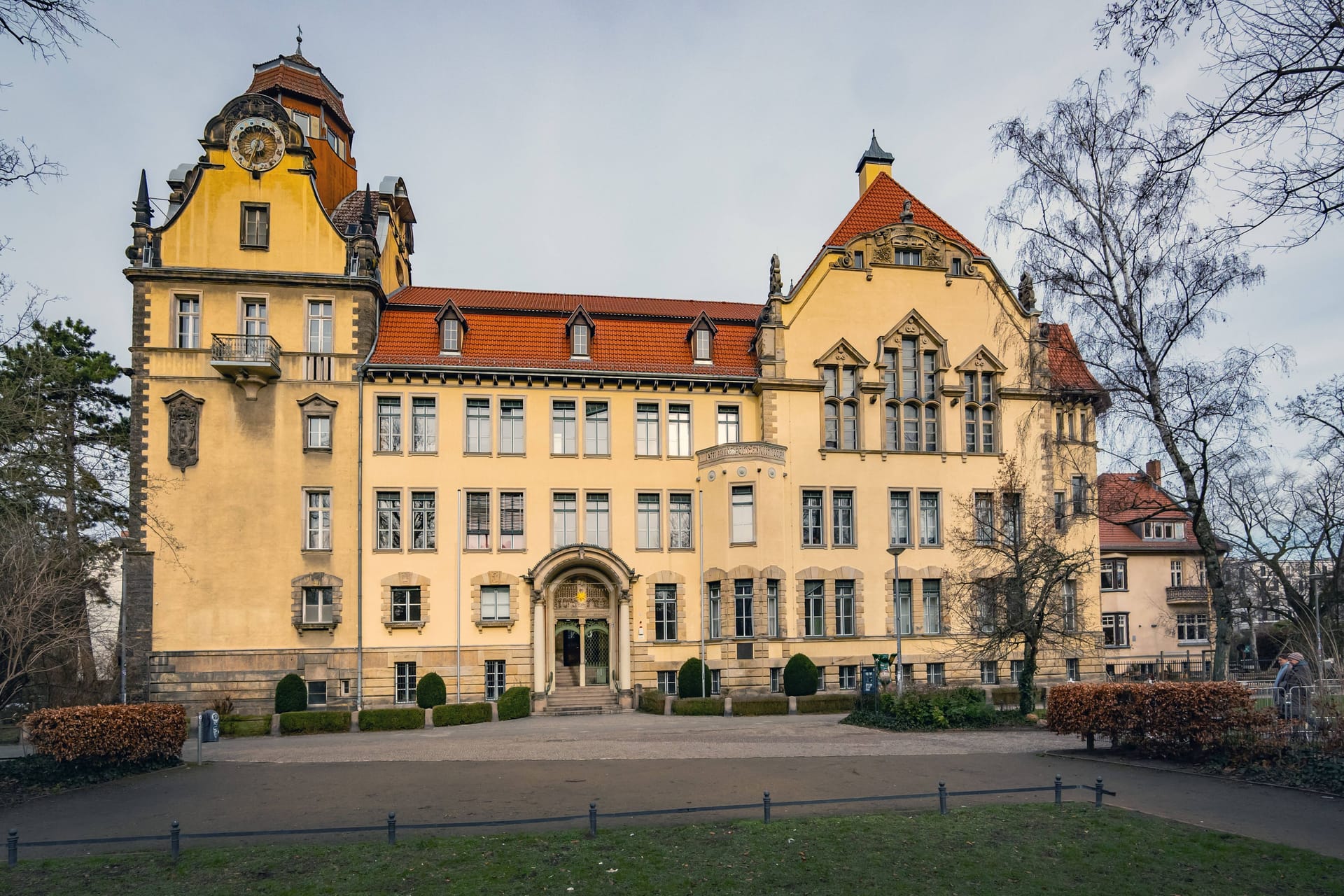 Berlin Tempelhof-Schöneberg OT Friedenau: Friedrich Bergius Schule am Perelsplatz - 24.01.2025 Berlin Schöneberg