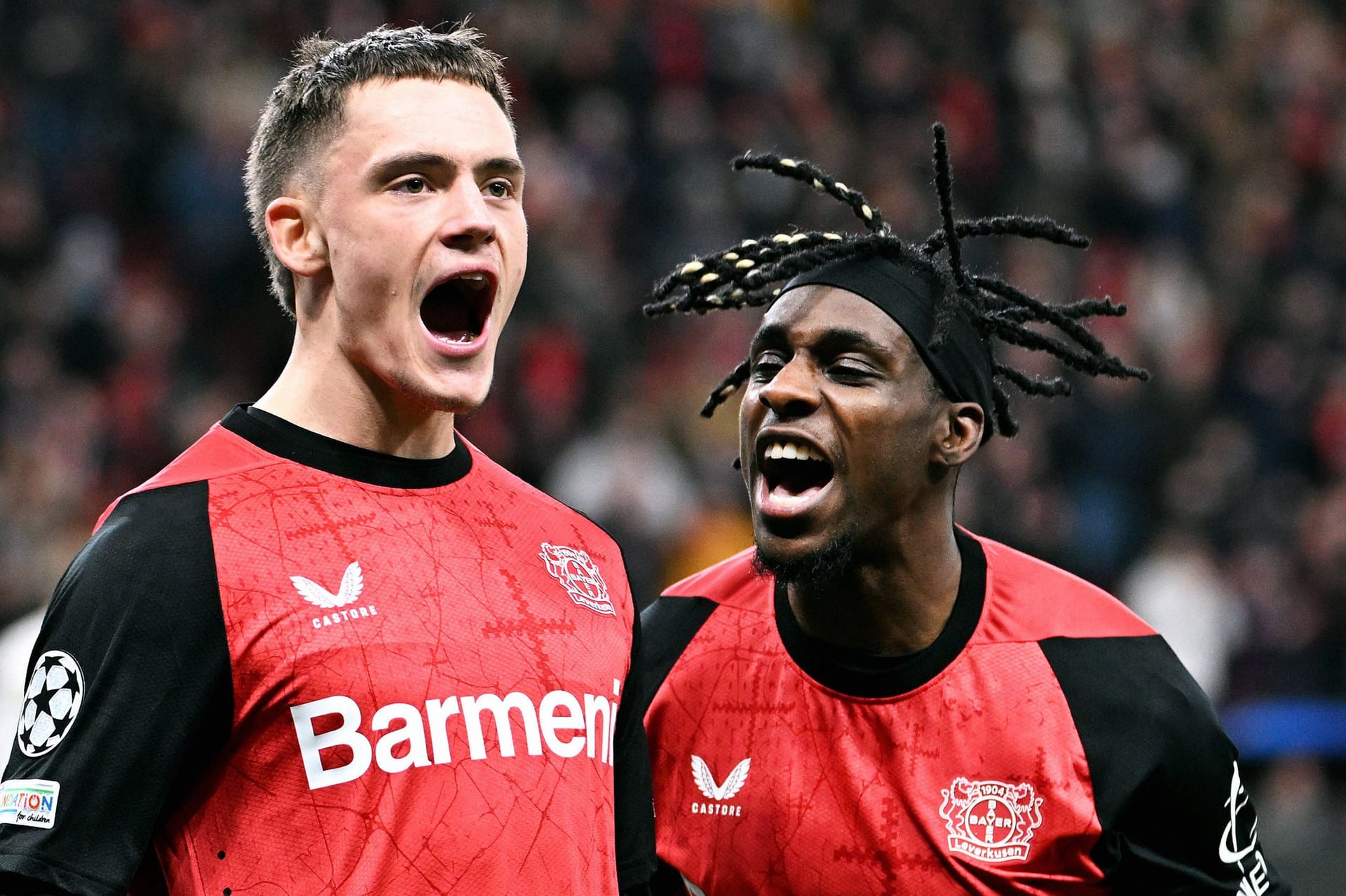 Florian Wirtz (l.) und Jeremie Frimpong: Leverkusen zieht direkt ins Achtelfinale ein.