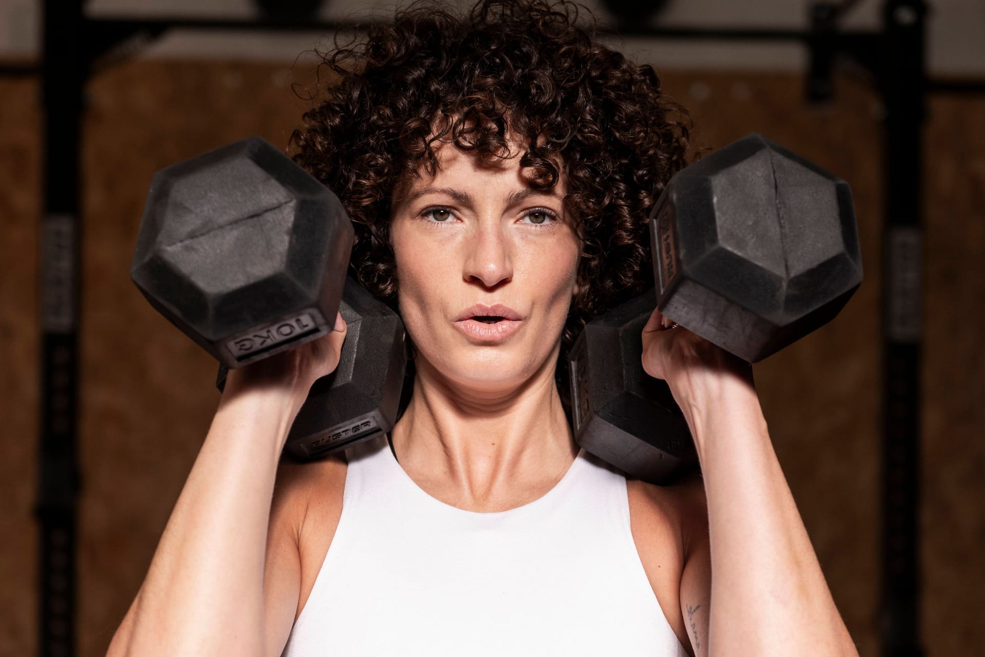 Volle Kraft: Am Anfang des Jahres nehmen sich viele Menschen vor, im Fitnessstudio zu trainieren (Symbolfoto).