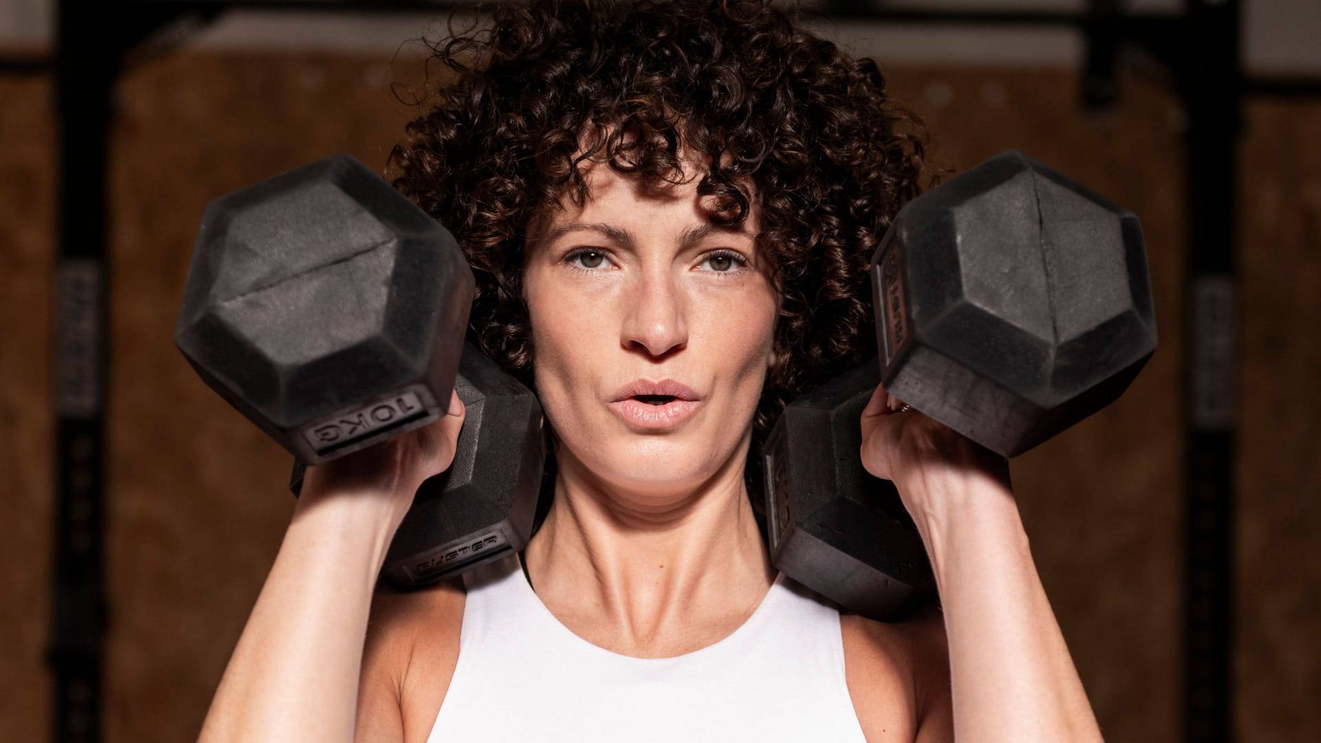 Volle Kraft: Am Anfang des Jahres nehmen sich viele Menschen vor, im Fitnessstudio zu trainieren (Symbolfoto).