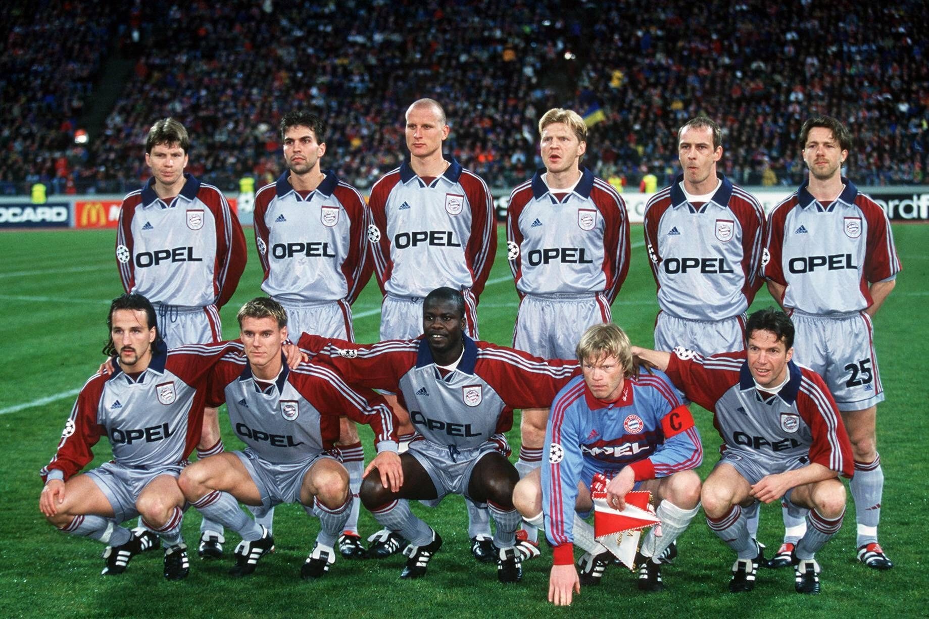 Linke, Basler, Effenberg, Jancker, Babbel, Tarnat (v. h. r.), vorn: Matthäus, Kahn, Kuffour, Zickler und Jeremies: Die Mannschaft des FC Bayern im Finale von 1999.