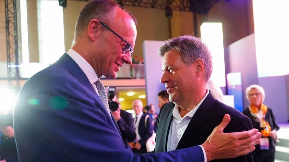 Friedrich Merz (l.), Robert Habeck: Die Wahlkämpfer versprechen große Geschenke.