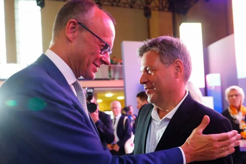 Friedrich Merz (l.), Robert Habeck: Die Wahlkämpfer versprechen große Geschenke.